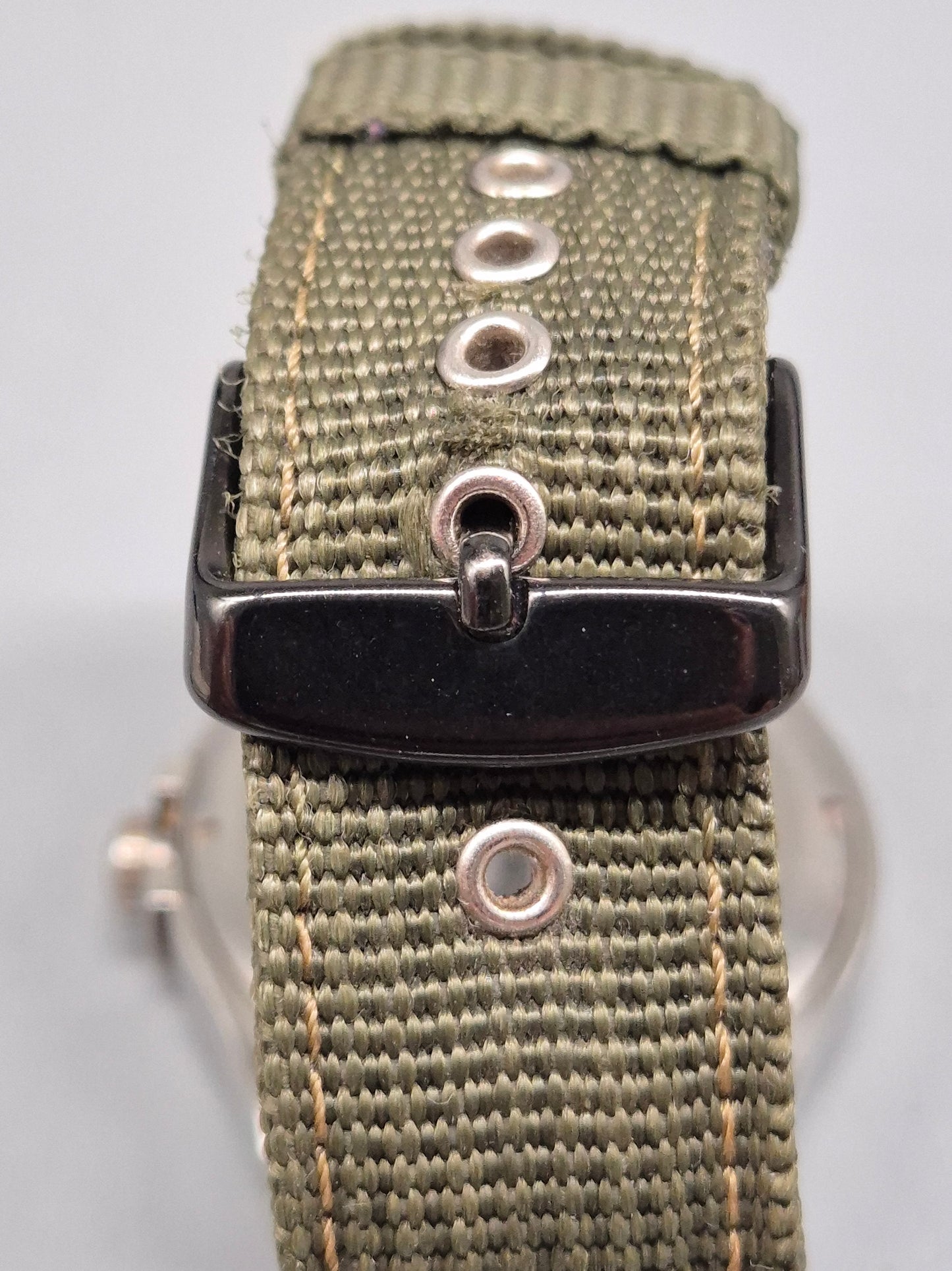 Victorinox Swiss Army Herren Uhr Robustes Feld‑Militärdesign Stahl Textilband