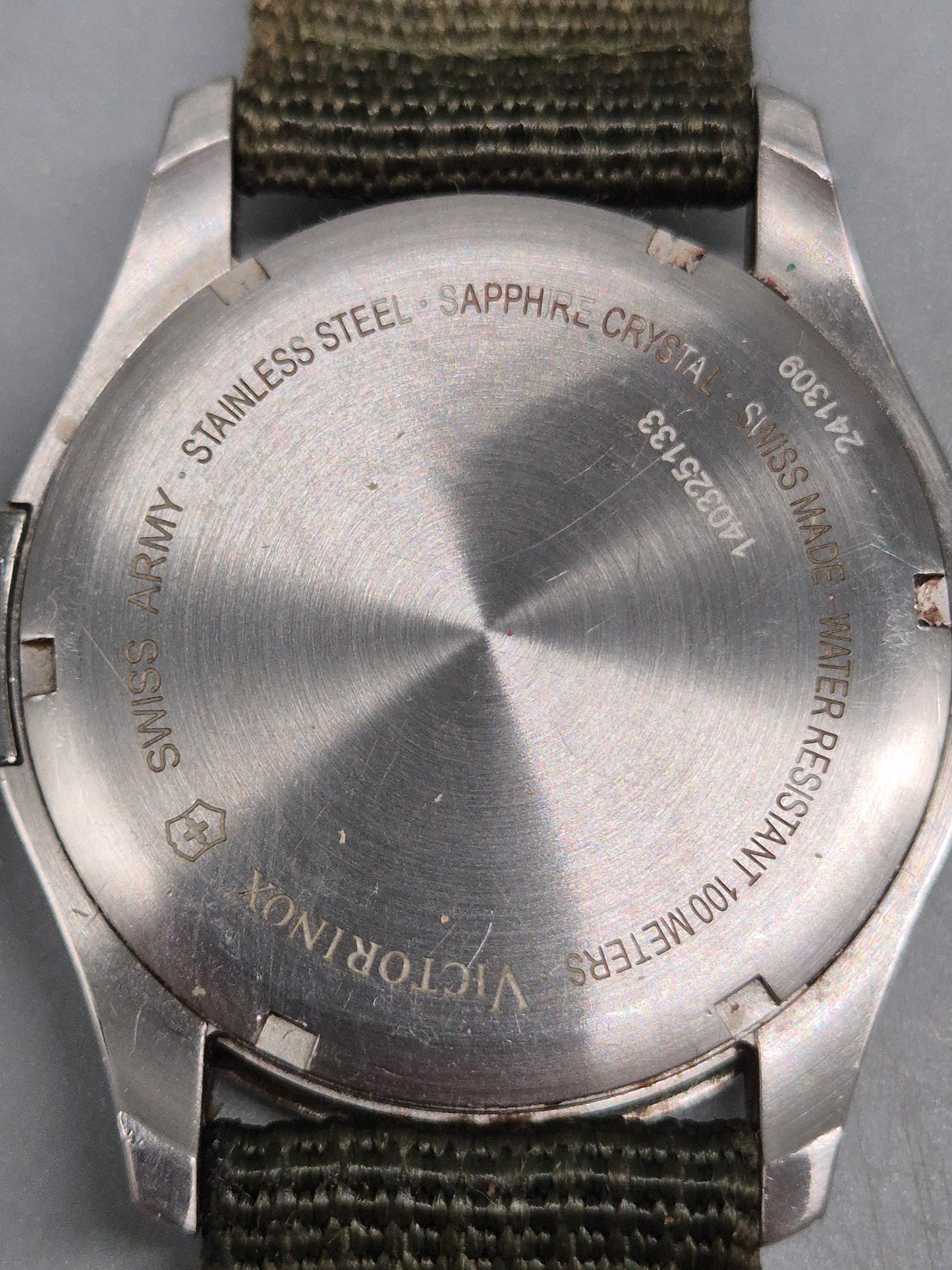 Victorinox Swiss Army Herren Uhr Robustes Feld‑Militärdesign Stahl Textilband