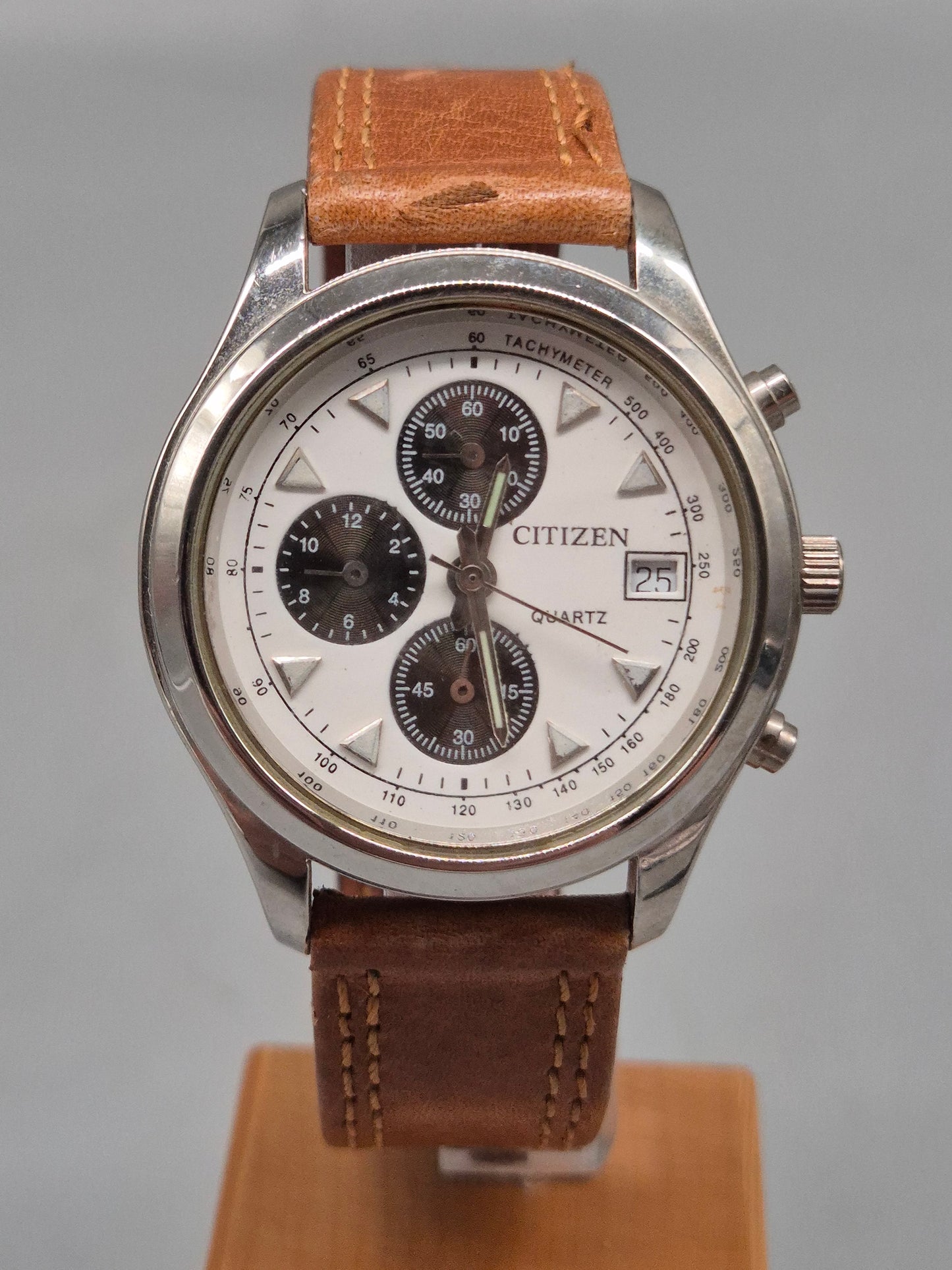 Sportliche Citizen Herren Uhr – Chronograph mit Tachymeter & Lederband