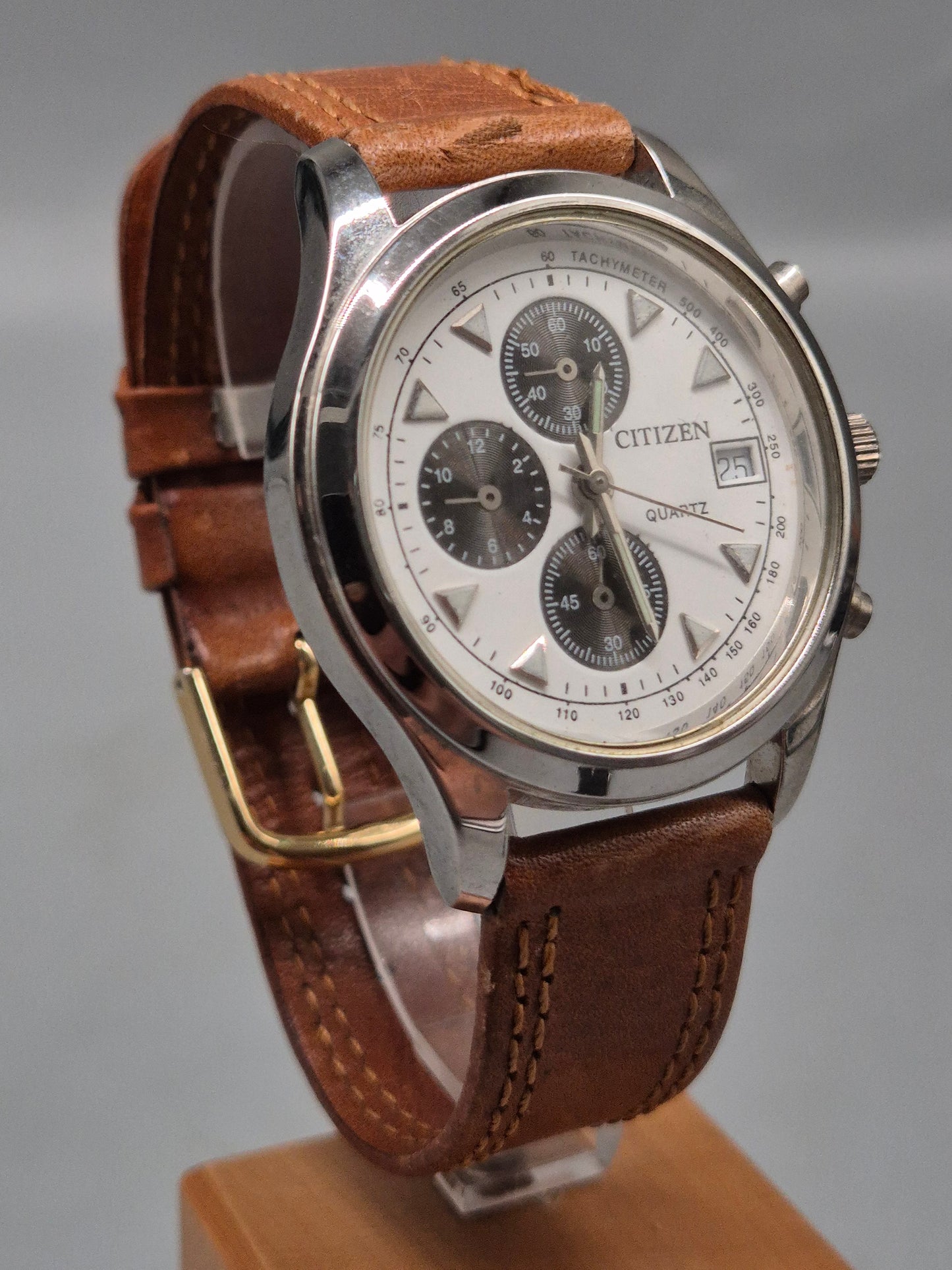 Sportliche Citizen Herren Uhr – Chronograph mit Tachymeter & Lederband