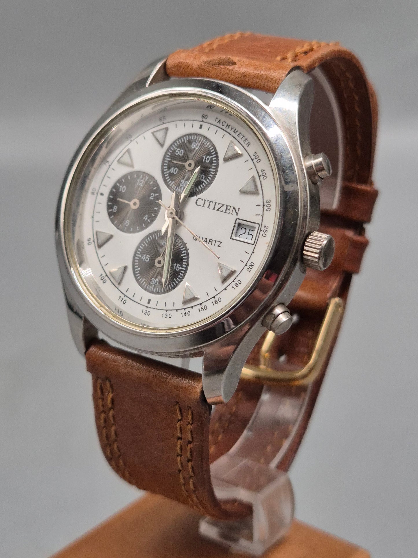 Sportliche Citizen Herren Uhr – Chronograph mit Tachymeter & Lederband