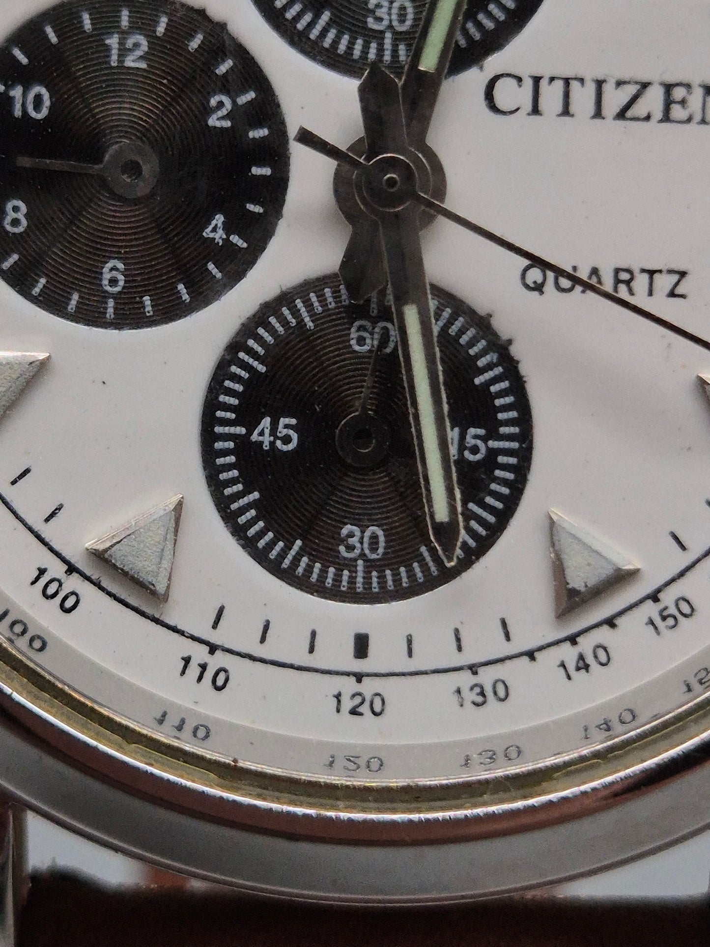 Sportliche Citizen Herren Uhr – Chronograph mit Tachymeter & Lederband