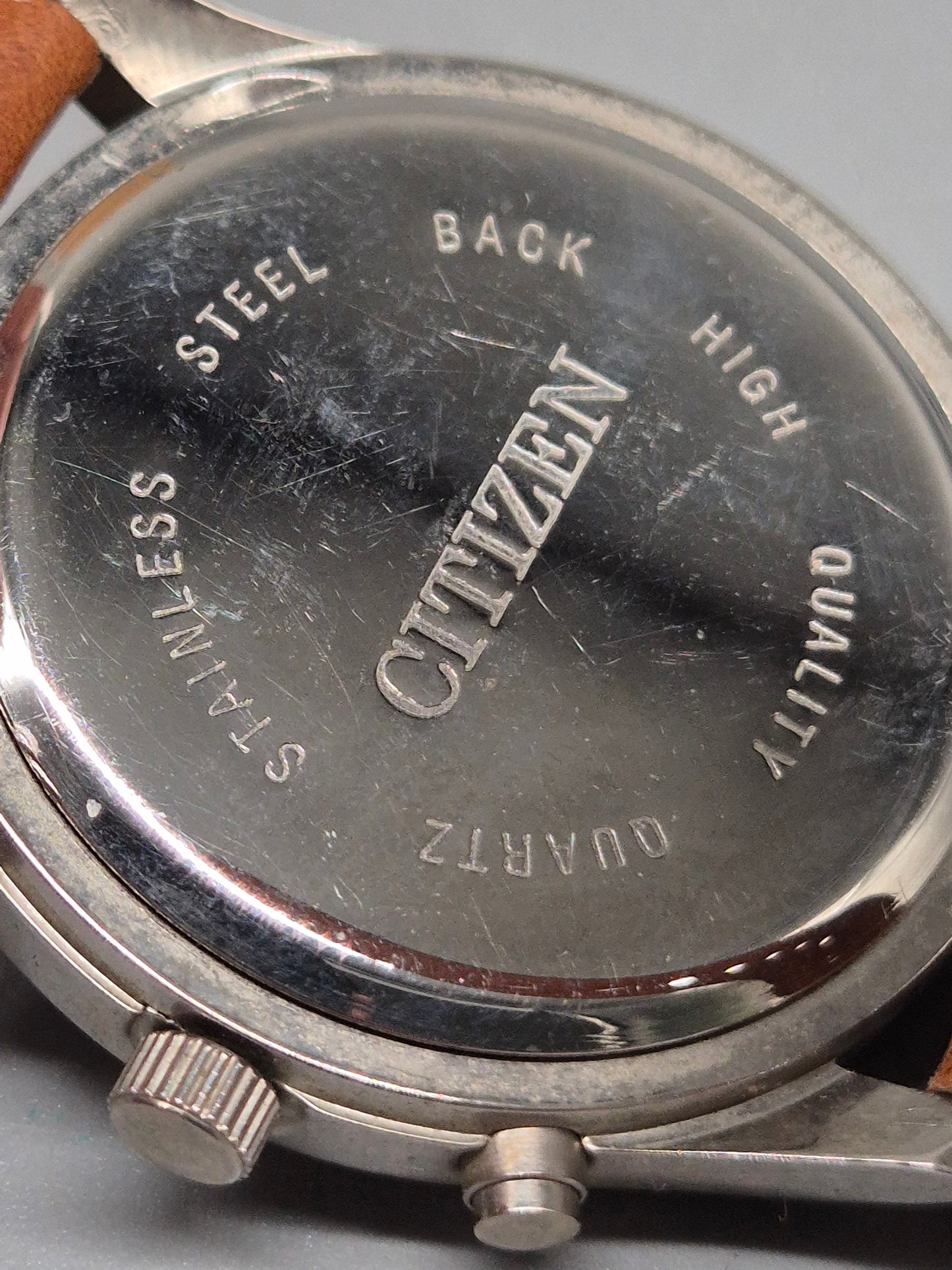 Sportliche Citizen Herren Uhr – Chronograph mit Tachymeter & Lederband