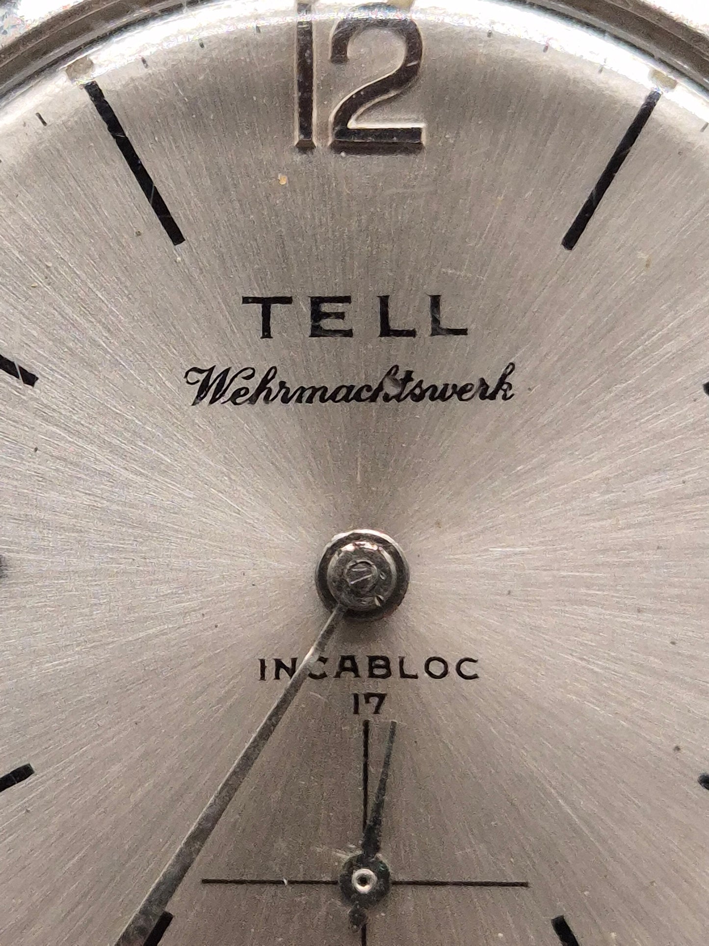 Tell Herren Uhr – Vintage Design mit Milanaiseband