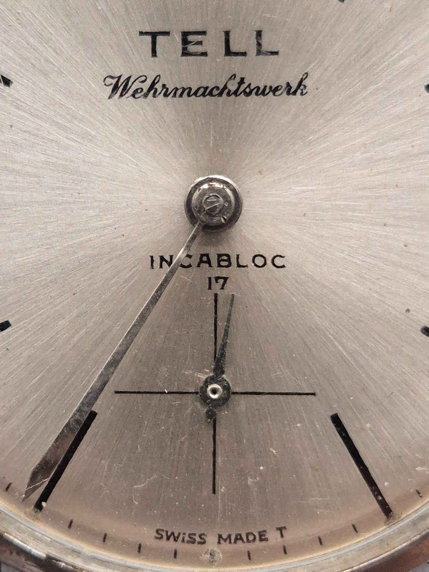 Tell Herren Uhr – Vintage Design mit Milanaiseband