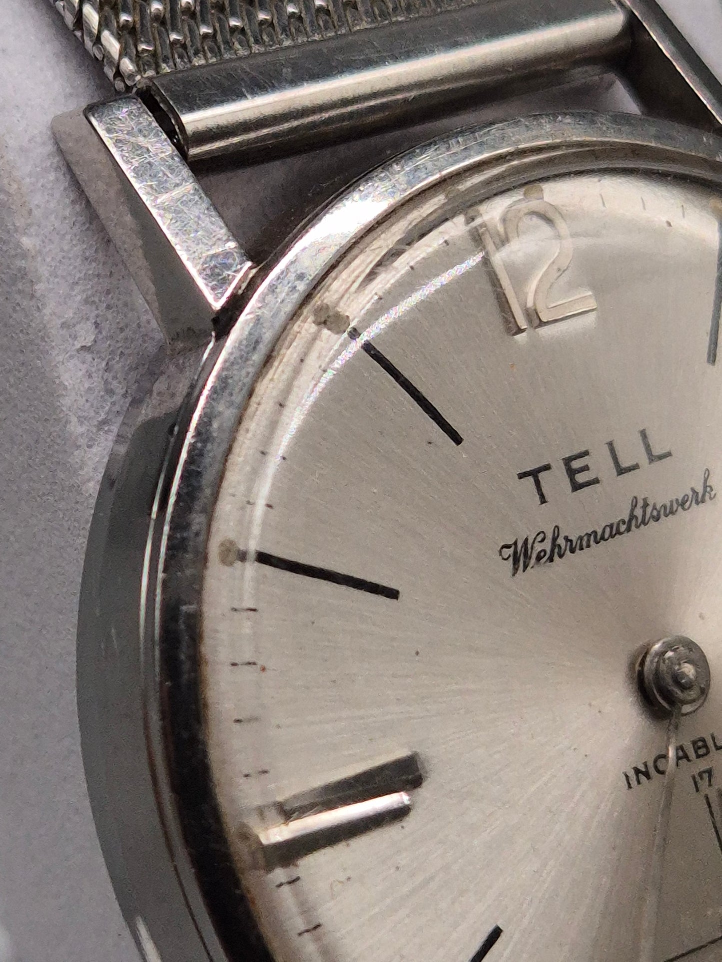 Tell Herren Uhr – Vintage Design mit Milanaiseband