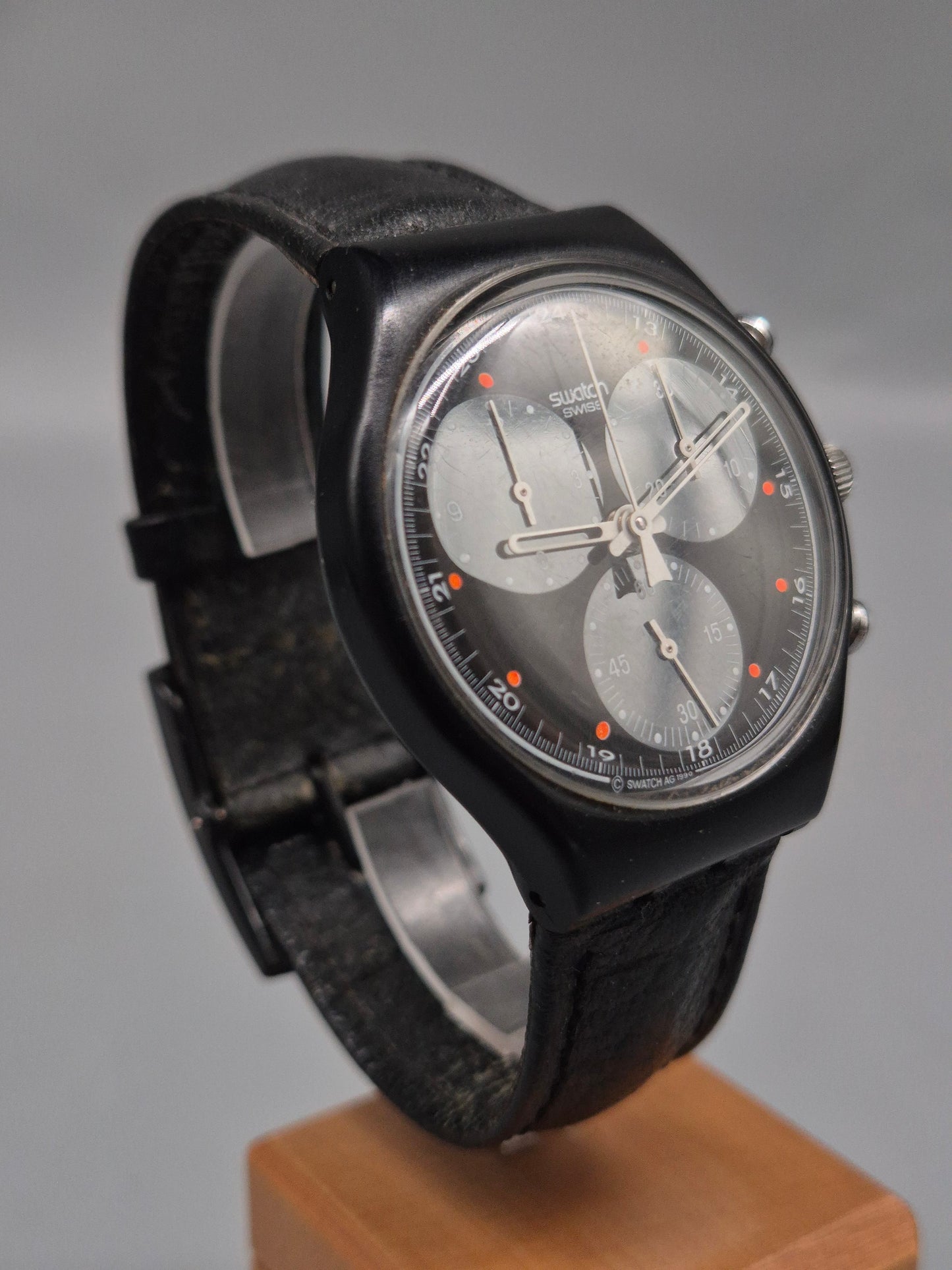 Swatch Swiss Herren Uhr – Schwarzer 90s Chronograph mit 22 Jewels