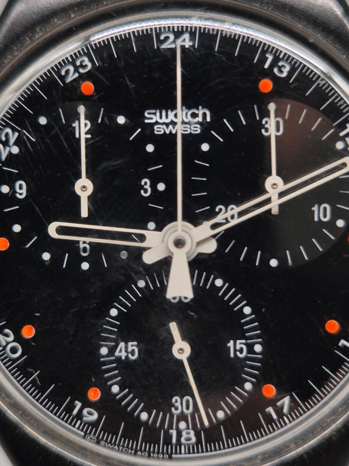 Swatch Swiss Herren Uhr – Schwarzer 90s Chronograph mit 22 Jewels