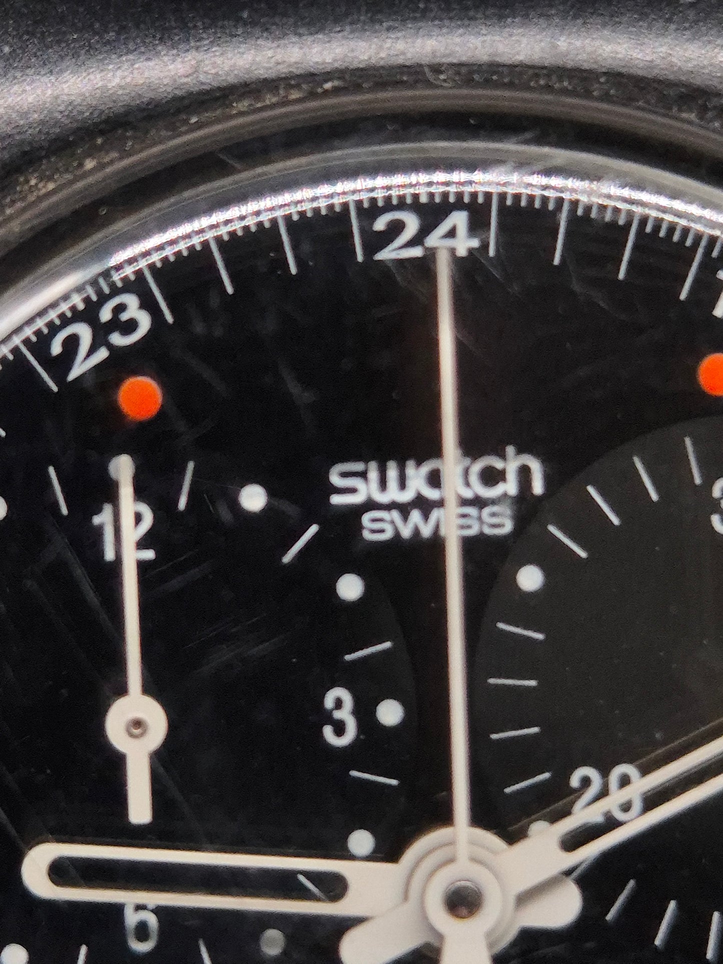 Swatch Swiss Herren Uhr – Schwarzer 90s Chronograph mit 22 Jewels