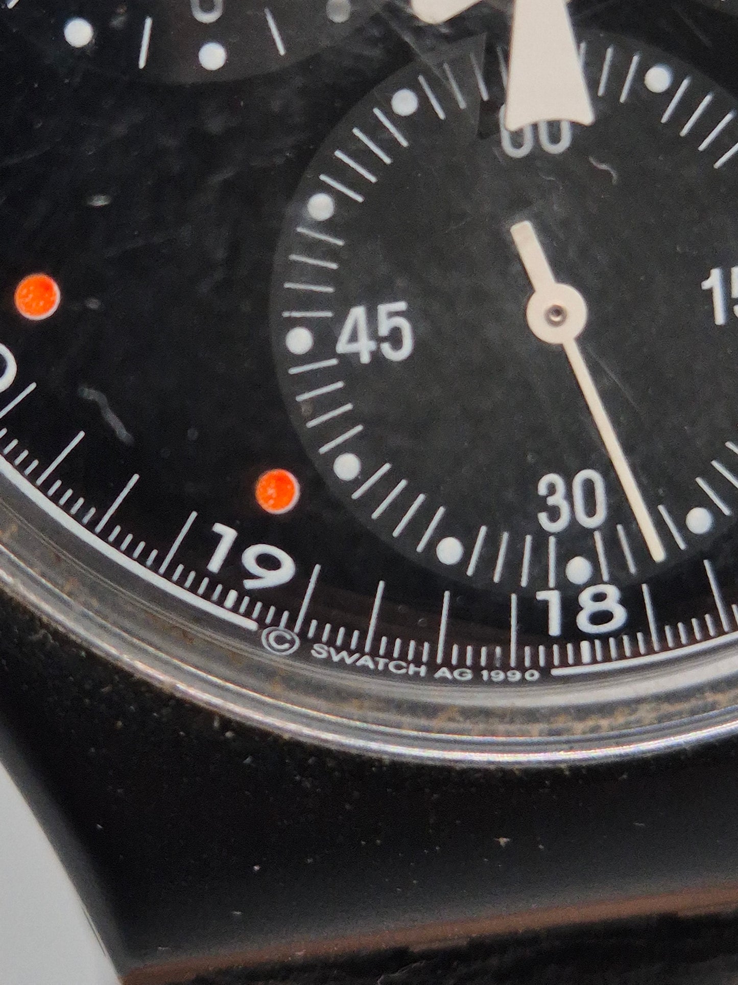 Swatch Swiss Herren Uhr – Schwarzer 90s Chronograph mit 22 Jewels