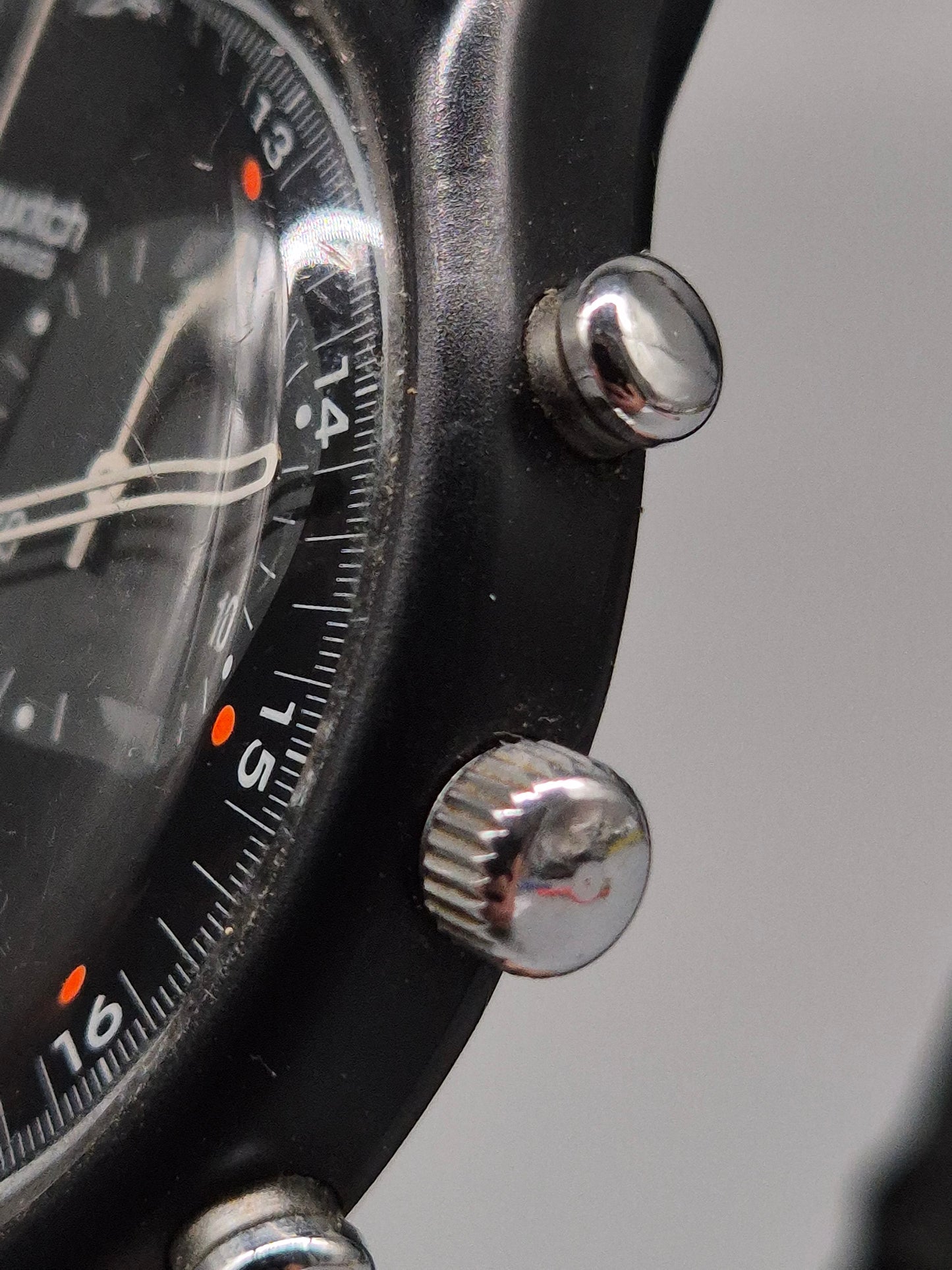 Swatch Swiss Herren Uhr – Schwarzer 90s Chronograph mit 22 Jewels