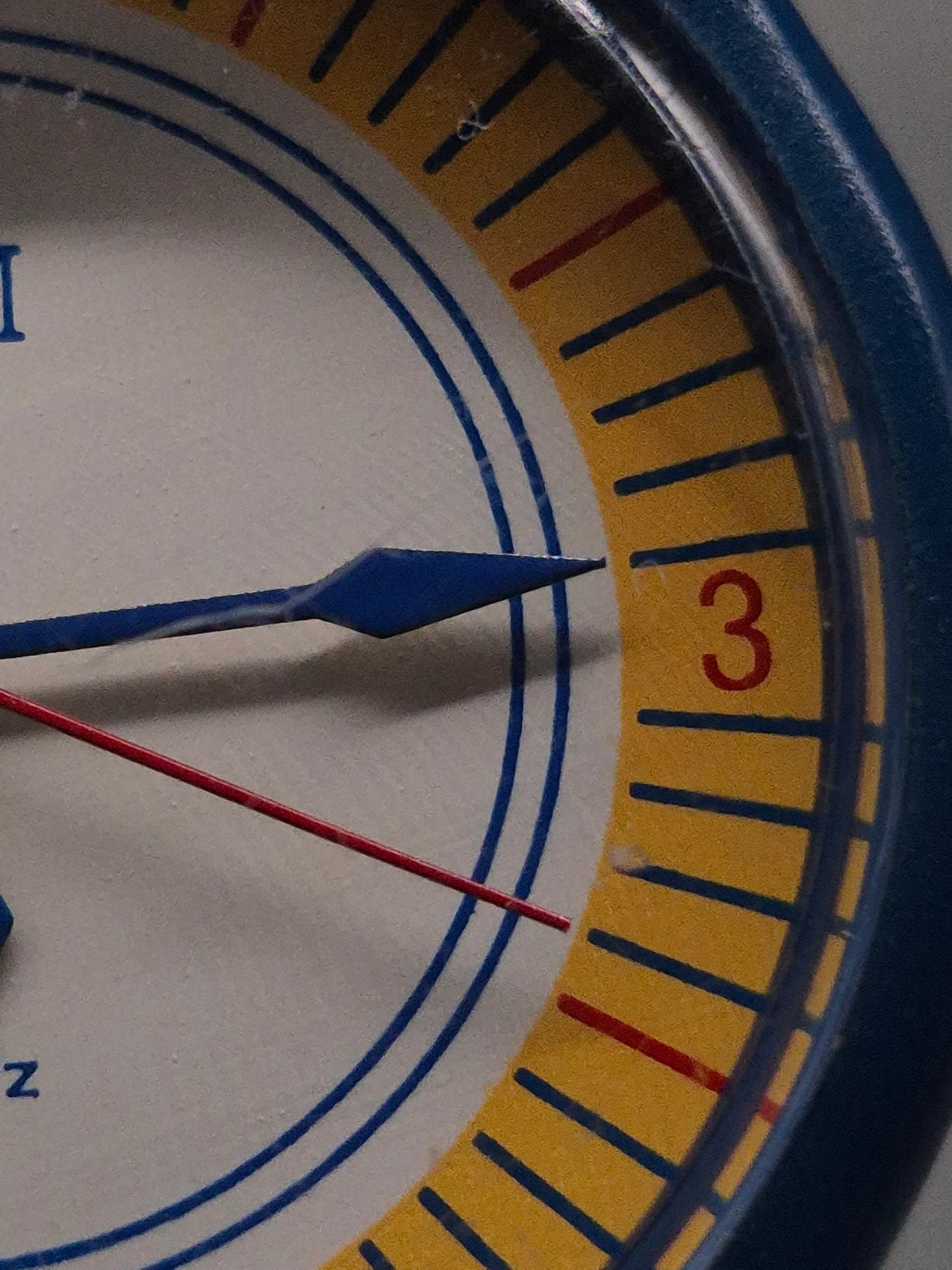 CMI Herren Uhr – Bunte Retro-Quarzuhr im Pop‑Design