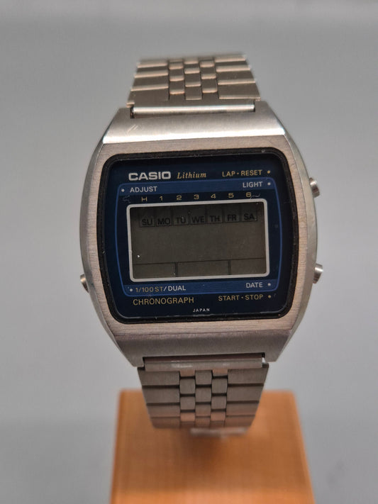Casio Digitaluhr – Lithium Chronograph mit Edelstahlarmband