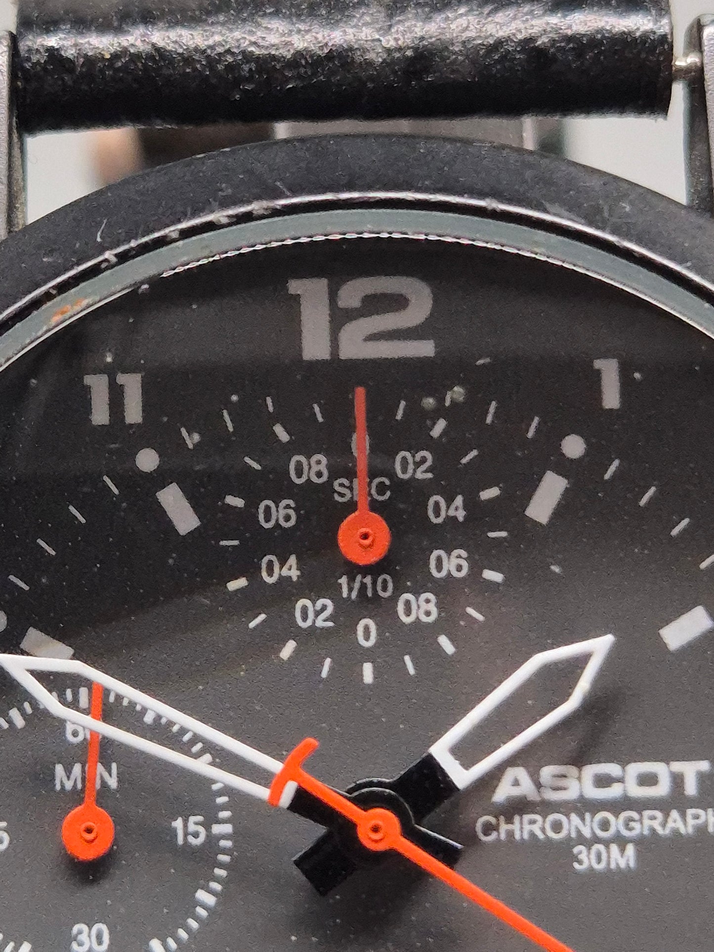 Ascot Chronograph Herren Uhr – Schwarzes Design mit sportlichen Akzenten
