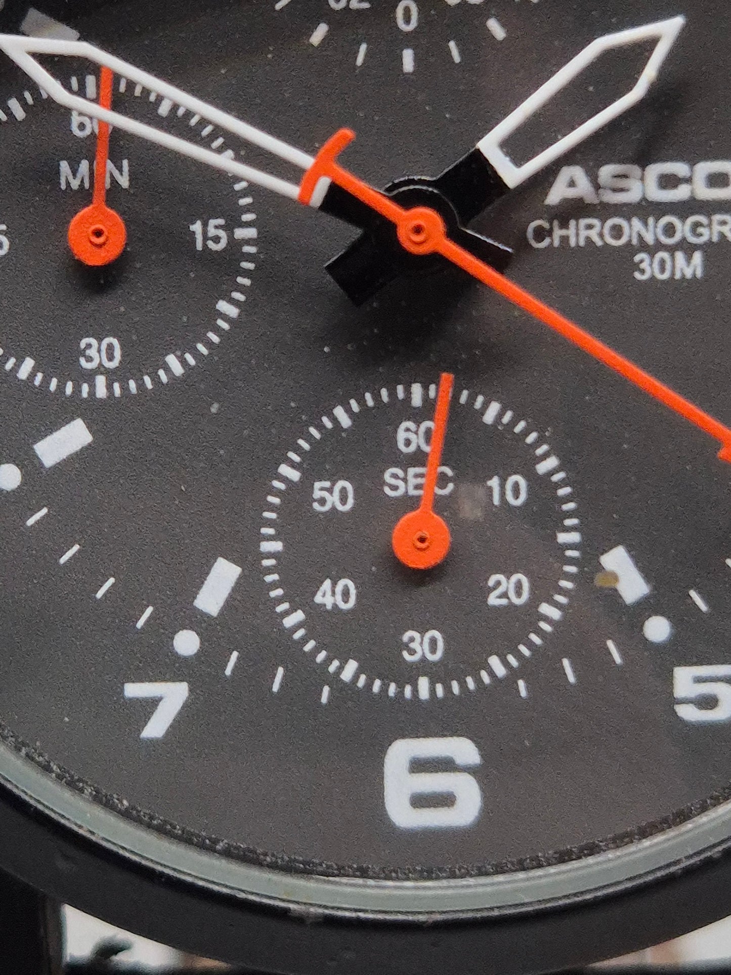 Ascot Chronograph Herren Uhr – Schwarzes Design mit sportlichen Akzenten