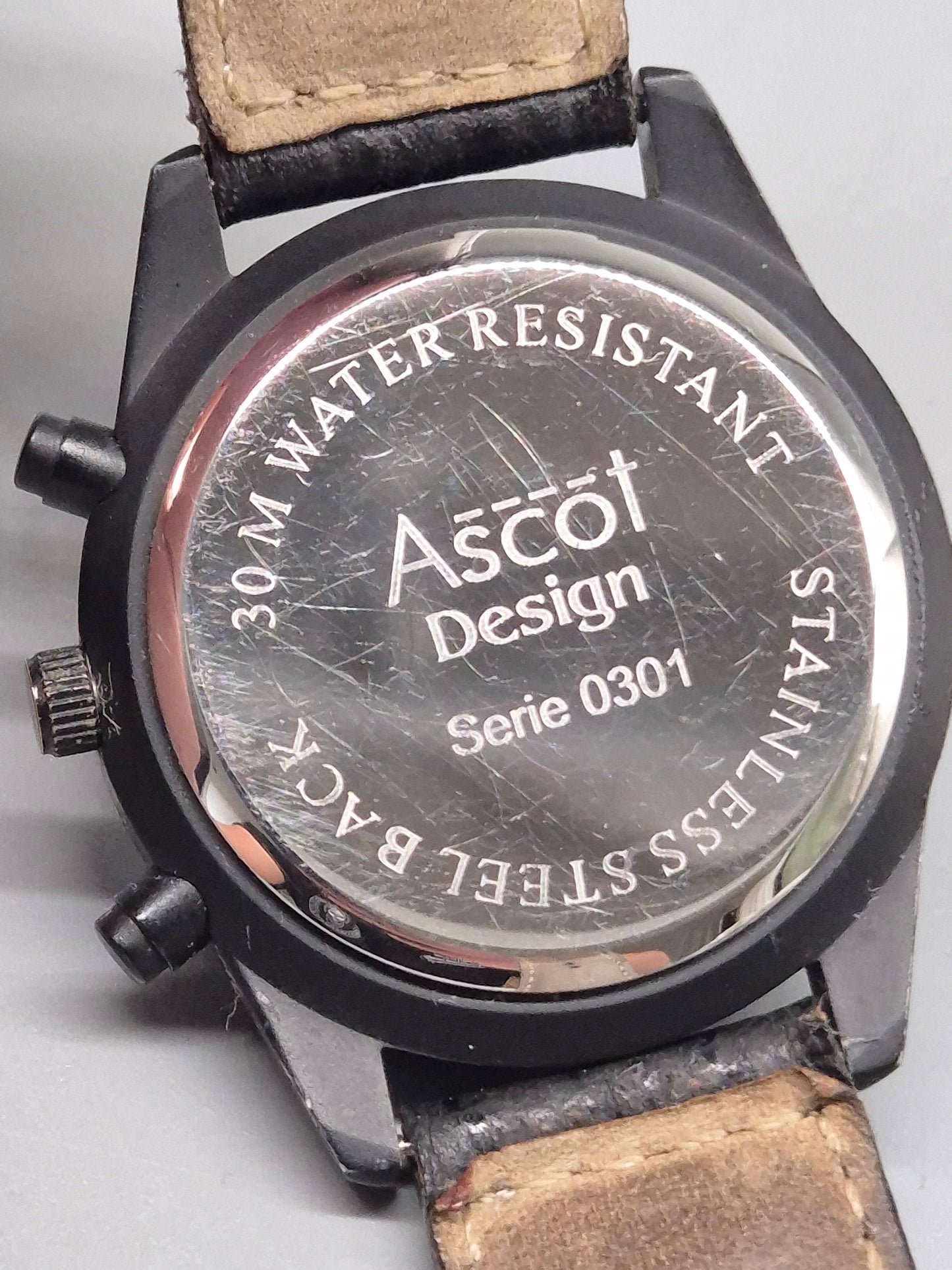Ascot Chronograph Herren Uhr – Schwarzes Design mit sportlichen Akzenten