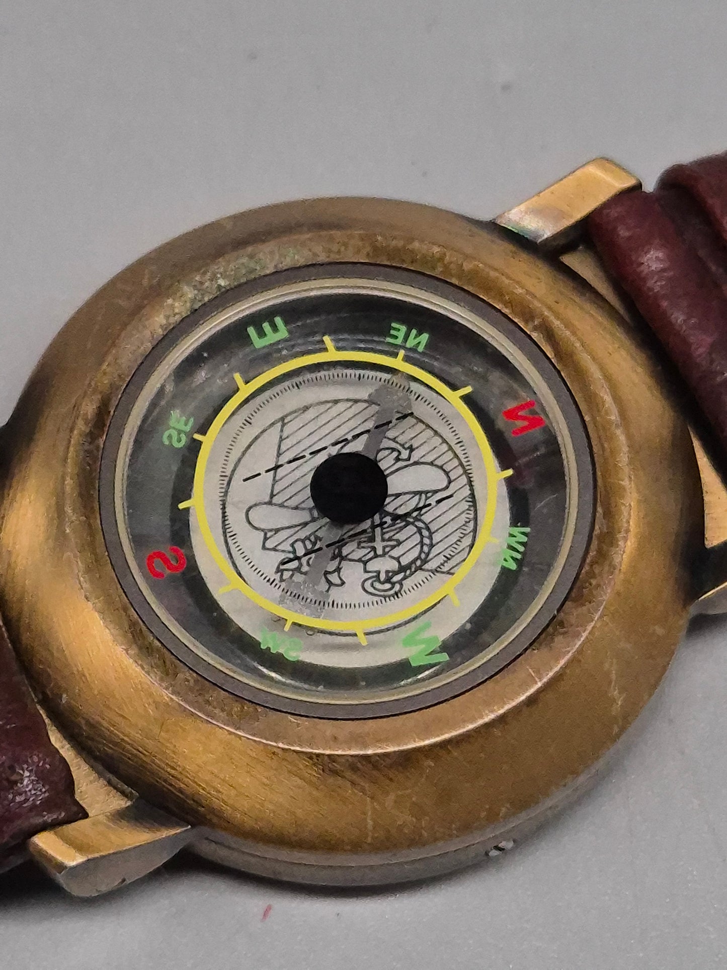 Camel Trophy Herren Uhr – Vintage Chronometer mit Kompass-Rückseite