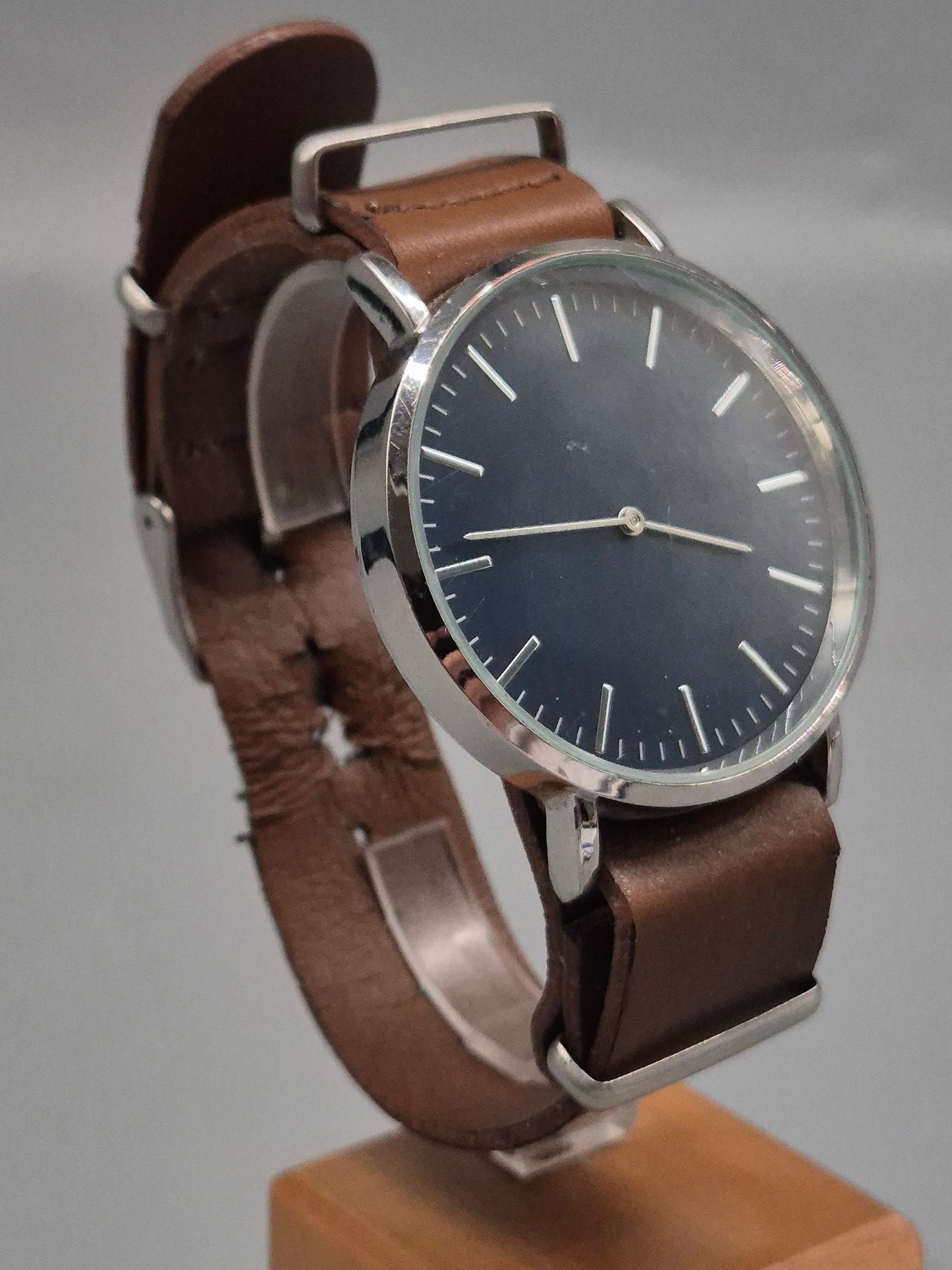 Krontaler Herren Uhr – Dunkelblaues Zifferblatt mit Lederarmband