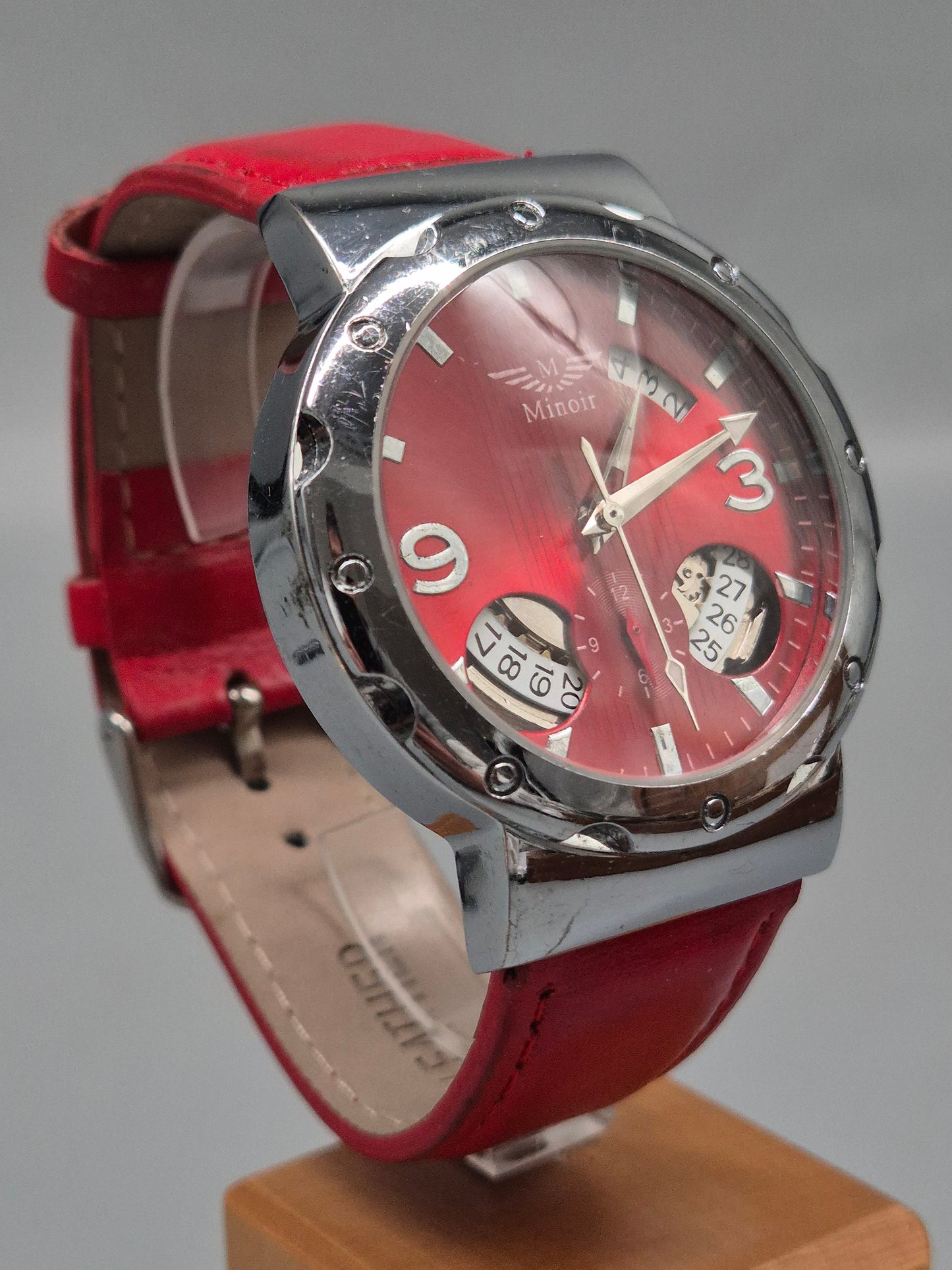 Minoir Herren Uhr – Automatik in Rot mit Datums- und Wochentagsanzeige