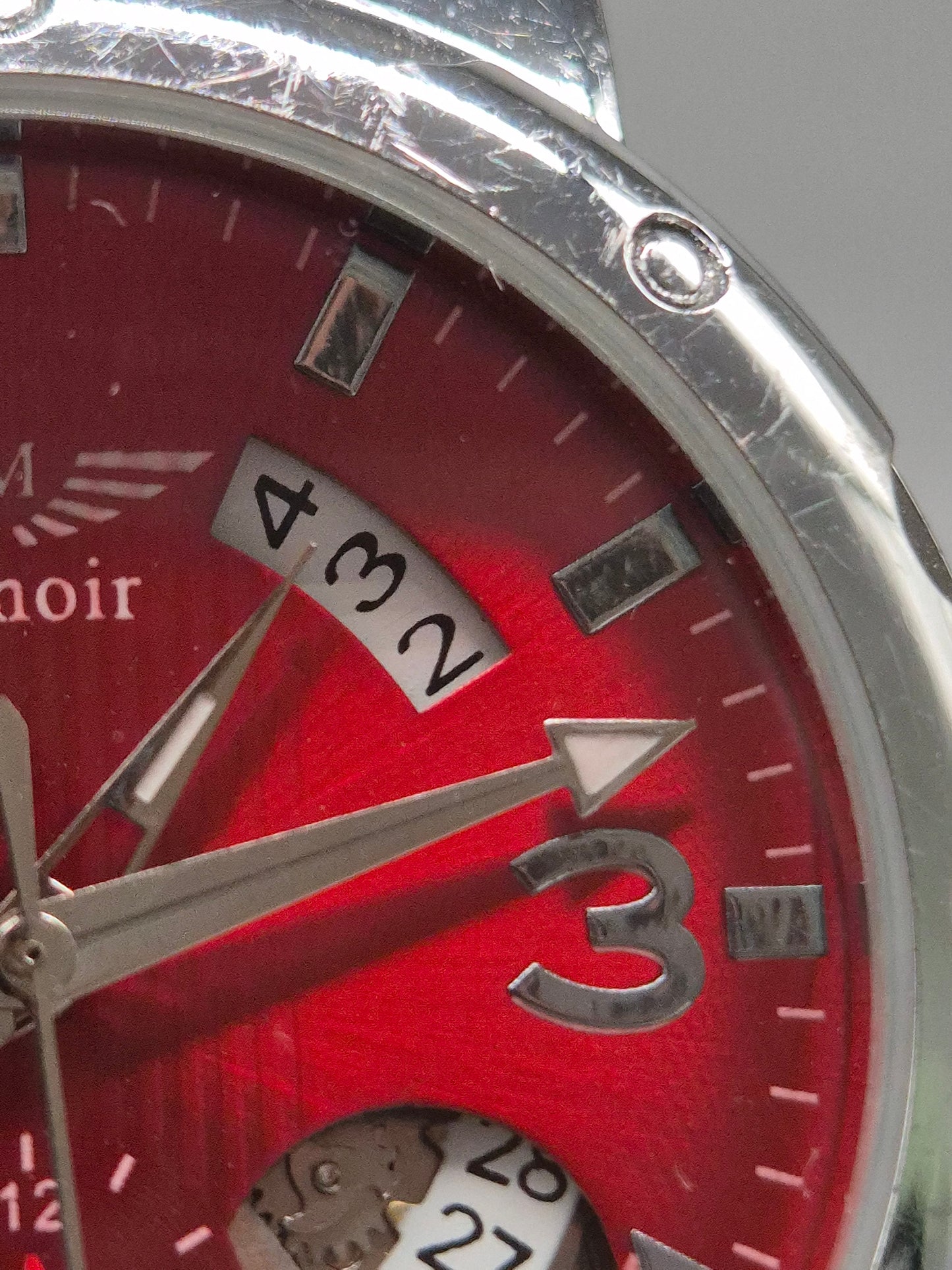Minoir Herren Uhr – Automatik in Rot mit Datums- und Wochentagsanzeige