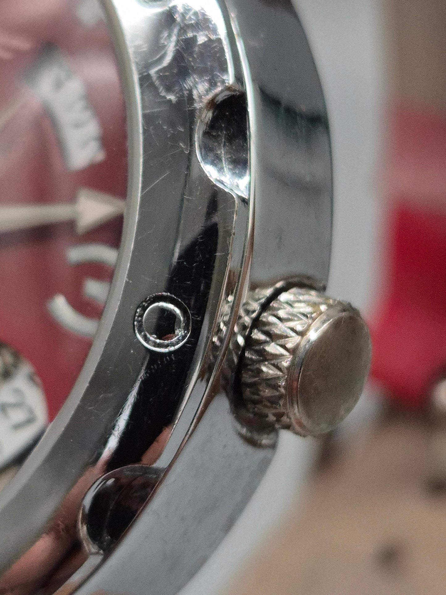 Minoir Herren Uhr – Automatik in Rot mit Datums- und Wochentagsanzeige