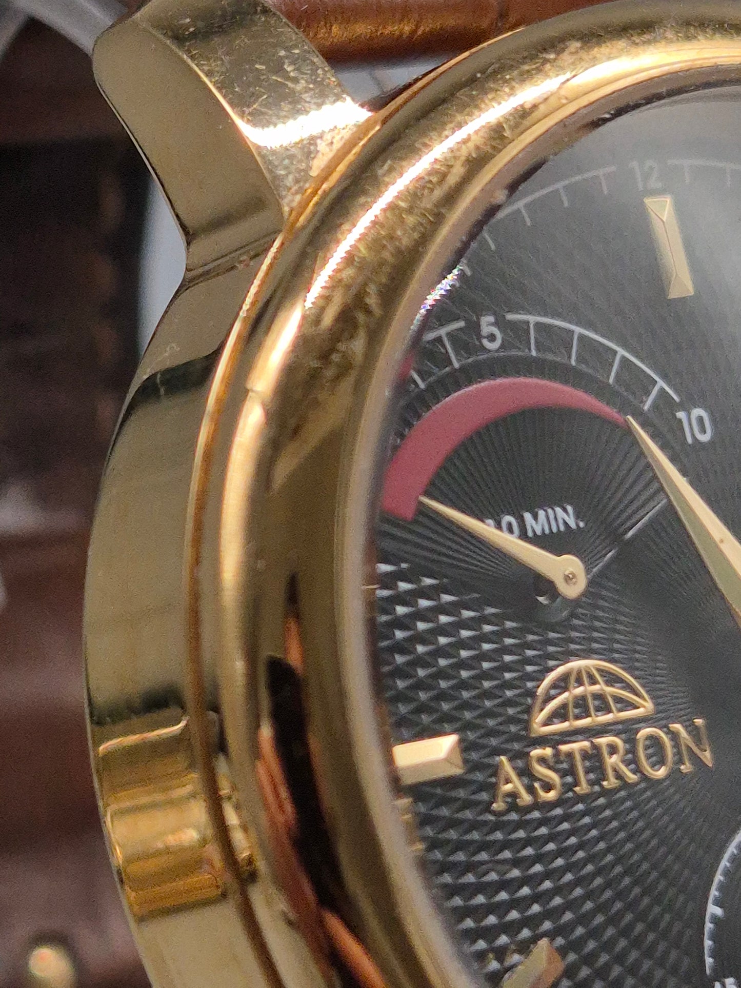 Astron Herren Uhr – Goldfarbene Quarzuhr mit Multifunktionsanzeige