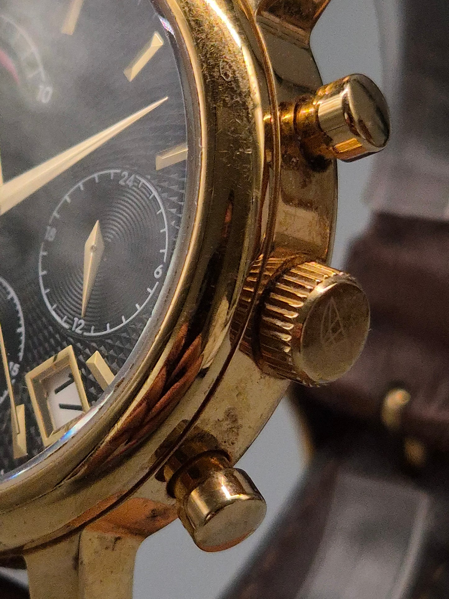 Astron Herren Uhr – Goldfarbene Quarzuhr mit Multifunktionsanzeige