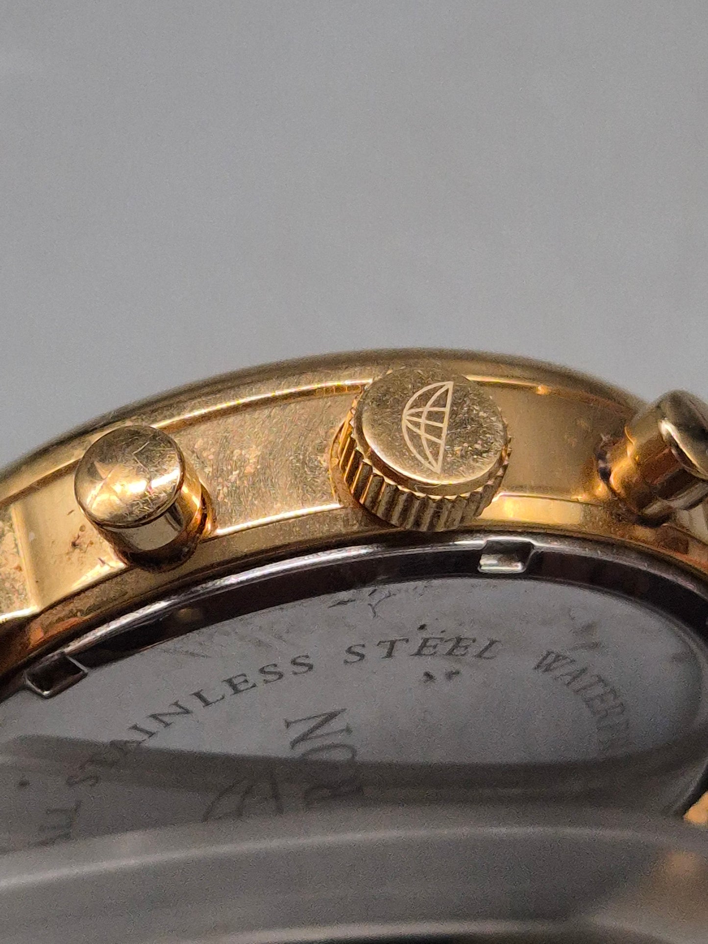 Astron Herren Uhr – Goldfarbene Quarzuhr mit Multifunktionsanzeige