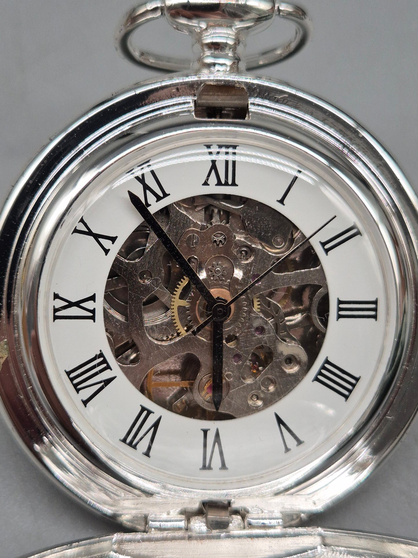 Silberne Skelett Taschenuhr – Offenes Werk & Dampflok-Motiv