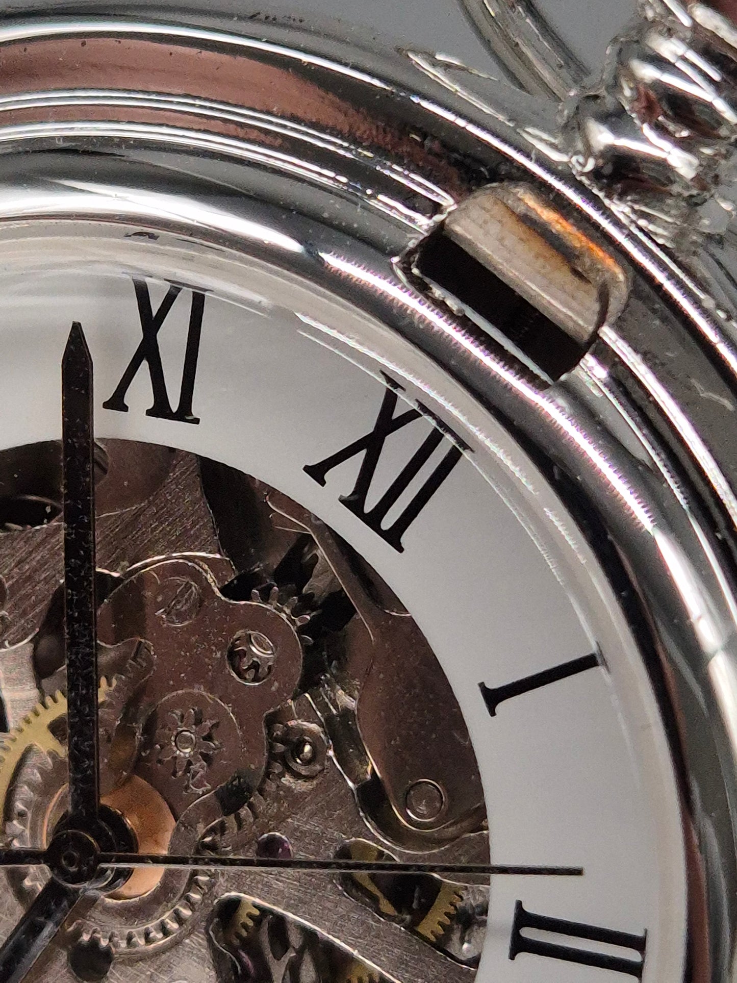 Silberne Skelett Taschenuhr – Offenes Werk & Dampflok-Motiv