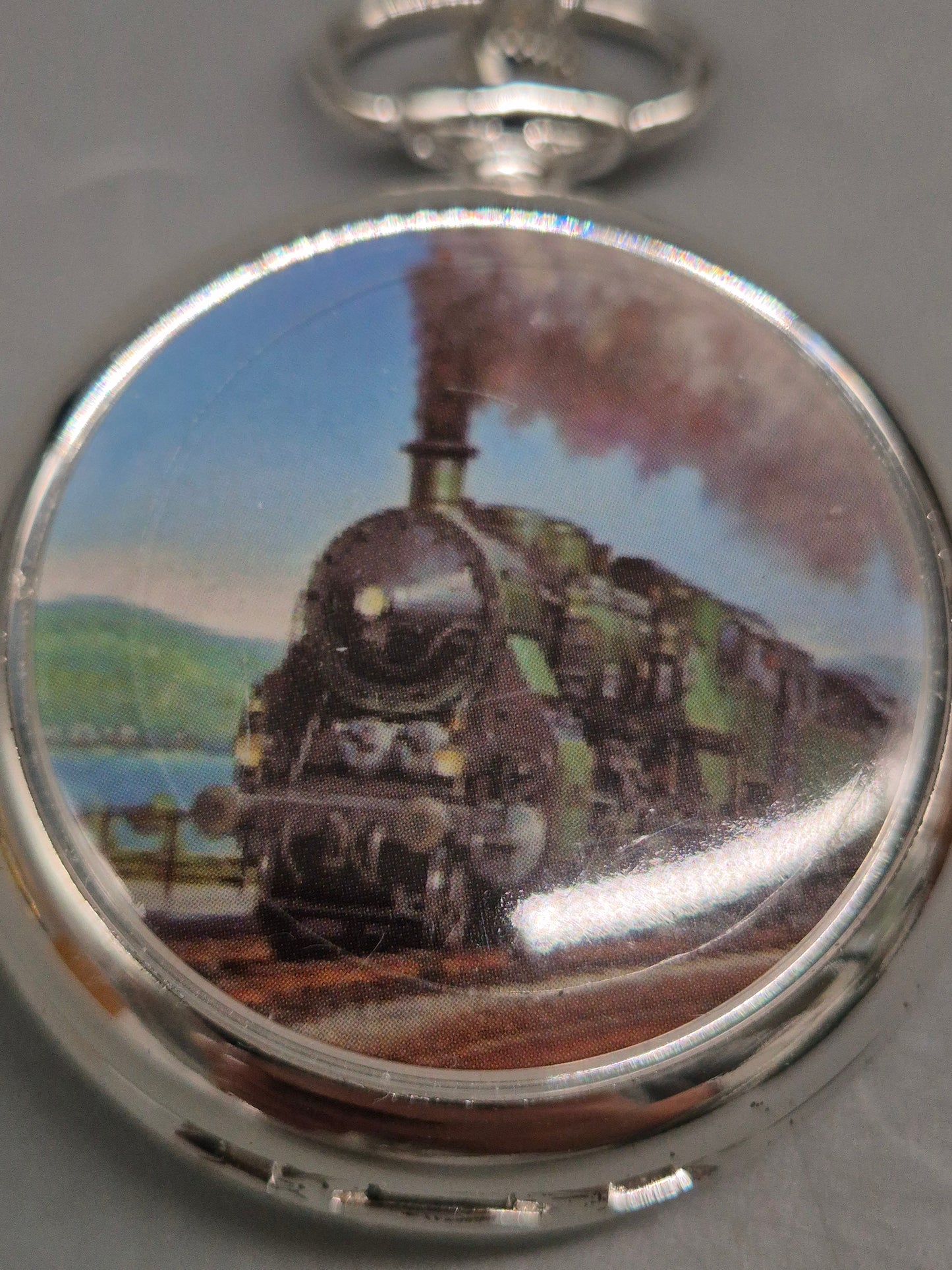 Silberne Skelett Taschenuhr – Offenes Werk & Dampflok-Motiv