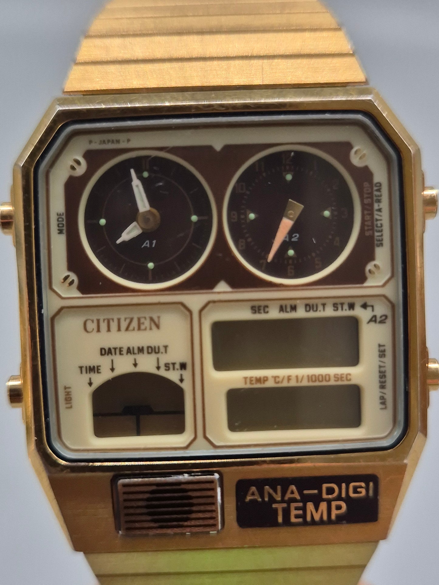Elegante Citizen Ana‑Digi Temp Herren Uhr – Goldener Retro-Chic