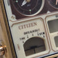 Elegante Citizen Ana‑Digi Temp Herren Uhr – Goldener Retro-Chic