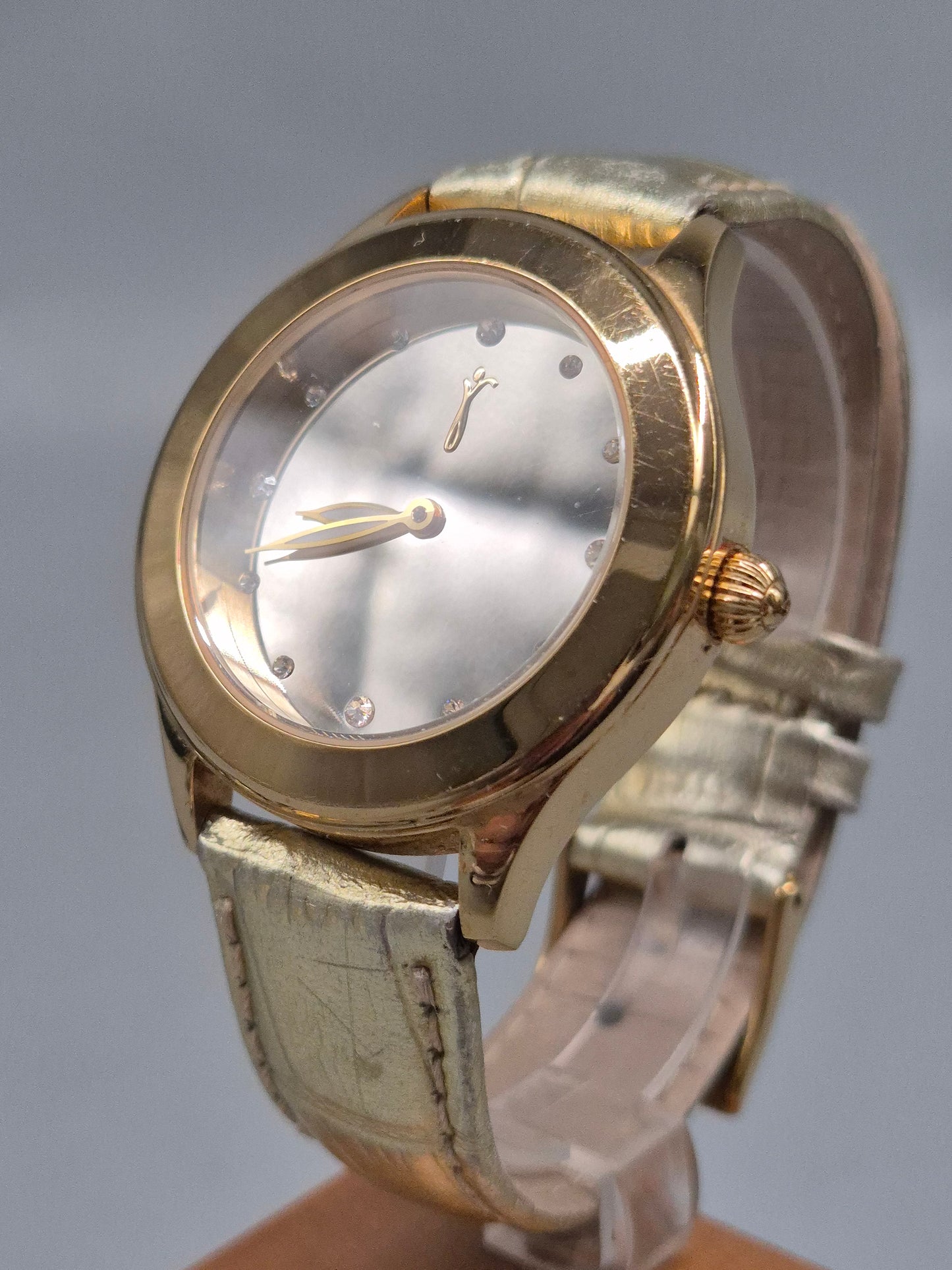 Elegante Pfeffinger Damen Uhr – Goldfarbene Akzente mit Strassbesatz