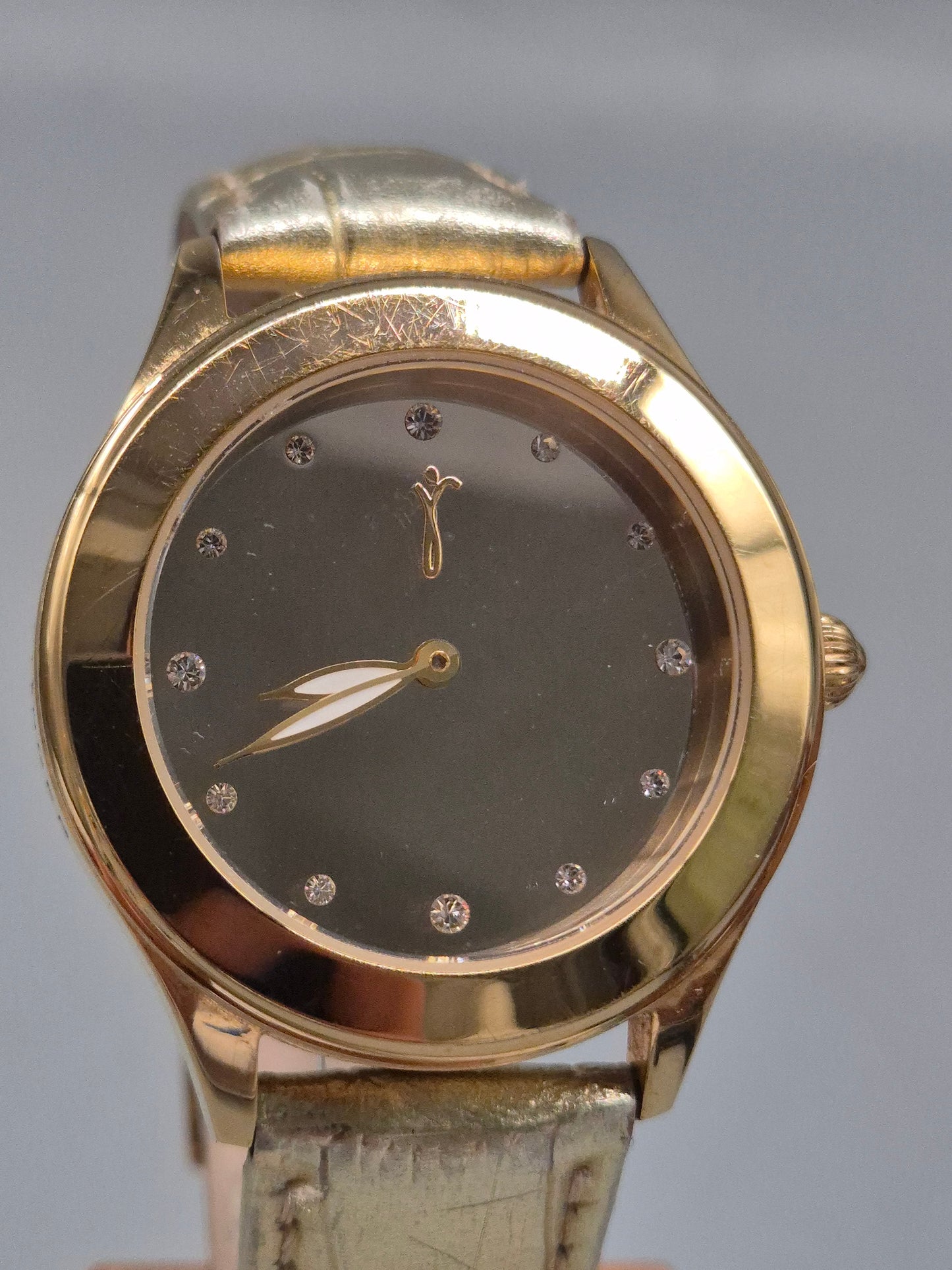 Elegante Pfeffinger Damen Uhr – Goldfarbene Akzente mit Strassbesatz