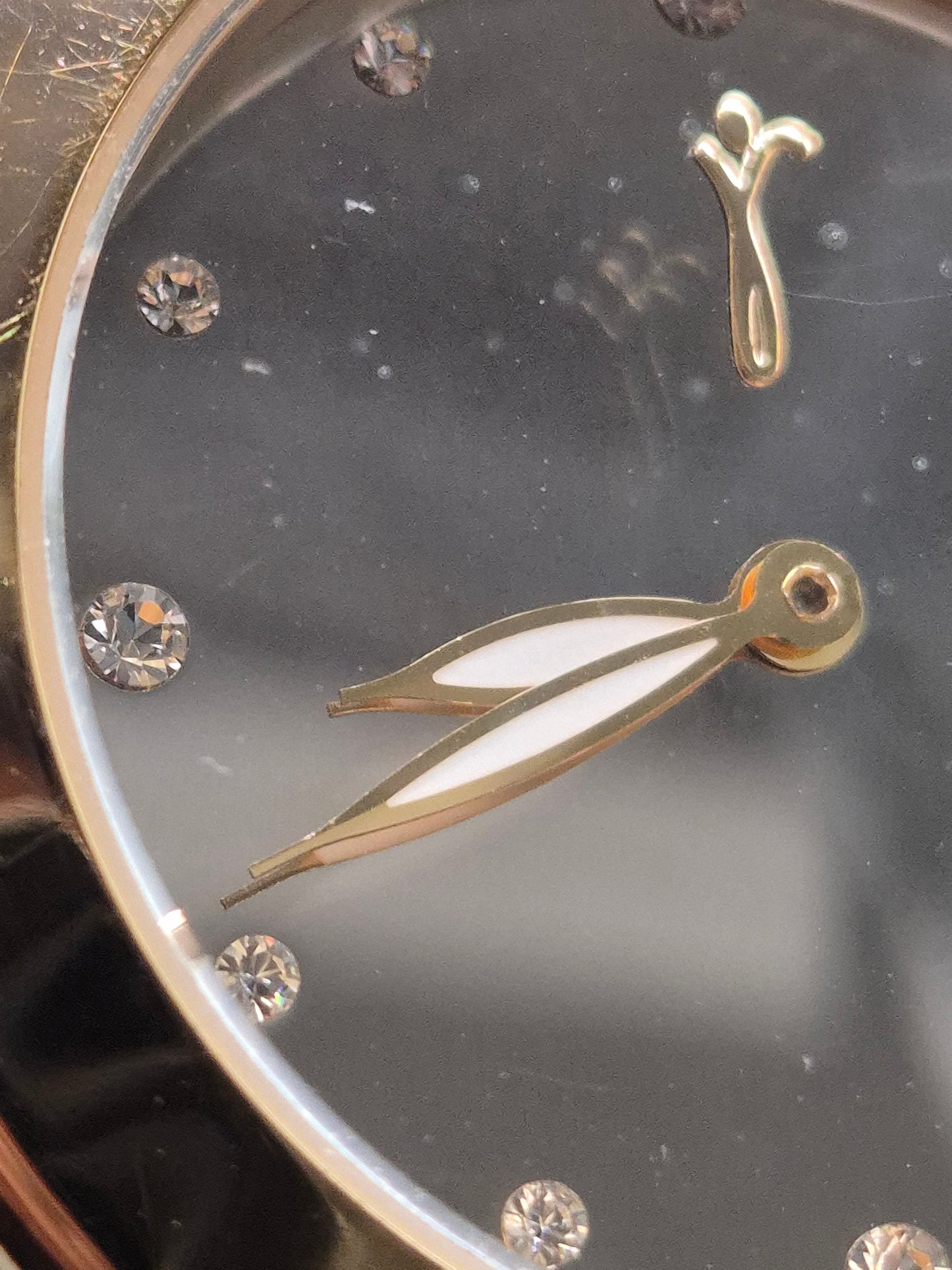 Elegante Pfeffinger Damen Uhr – Goldfarbene Akzente mit Strassbesatz