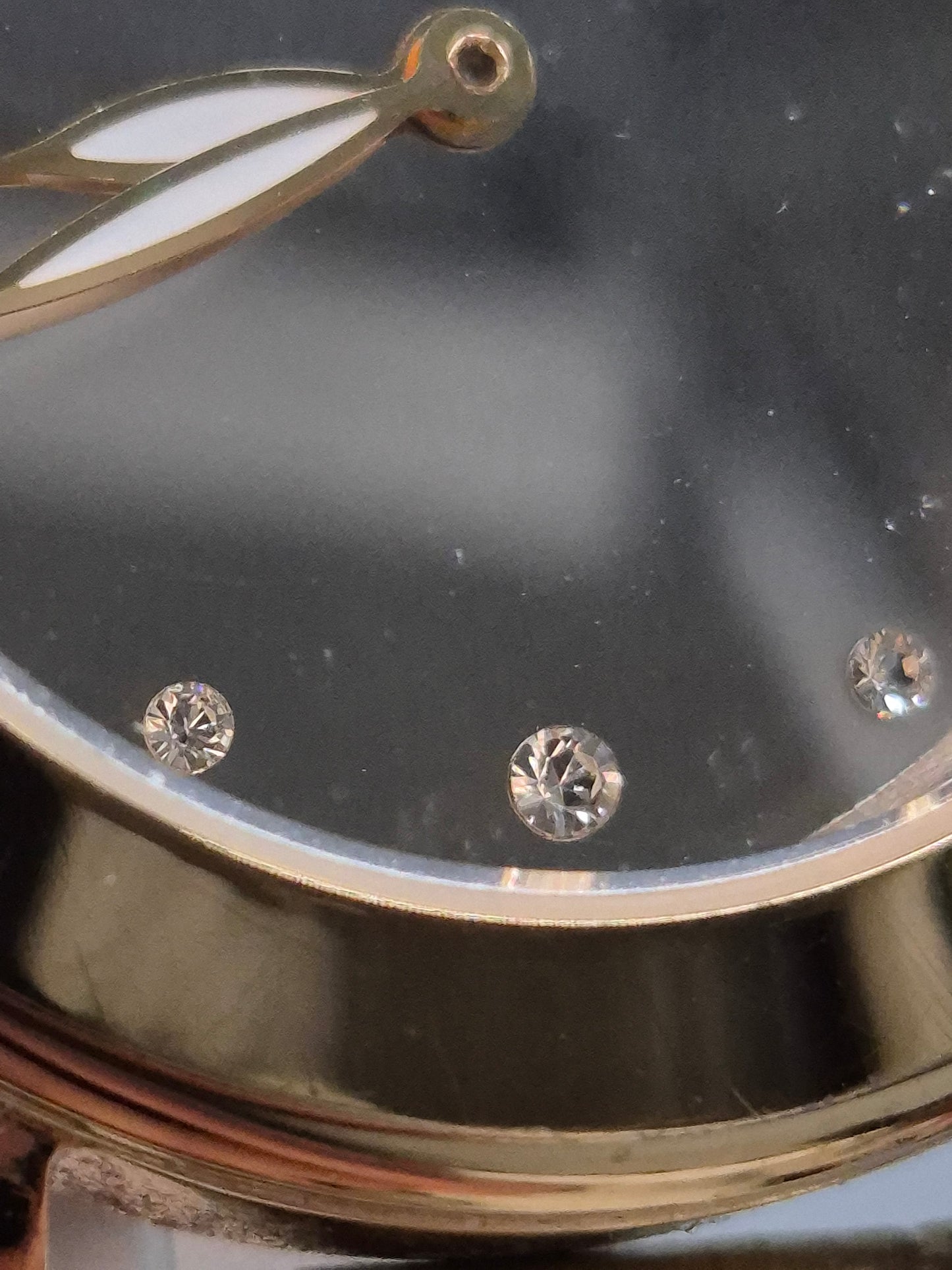 Elegante Pfeffinger Damen Uhr – Goldfarbene Akzente mit Strassbesatz