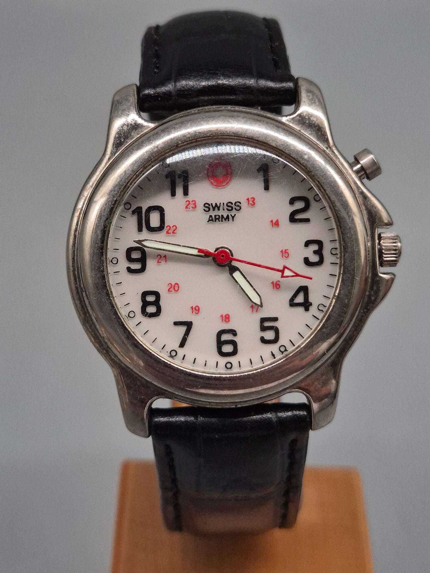 Robuste Swiss Army Quarz Herren Uhr – Militärischer Klassiker