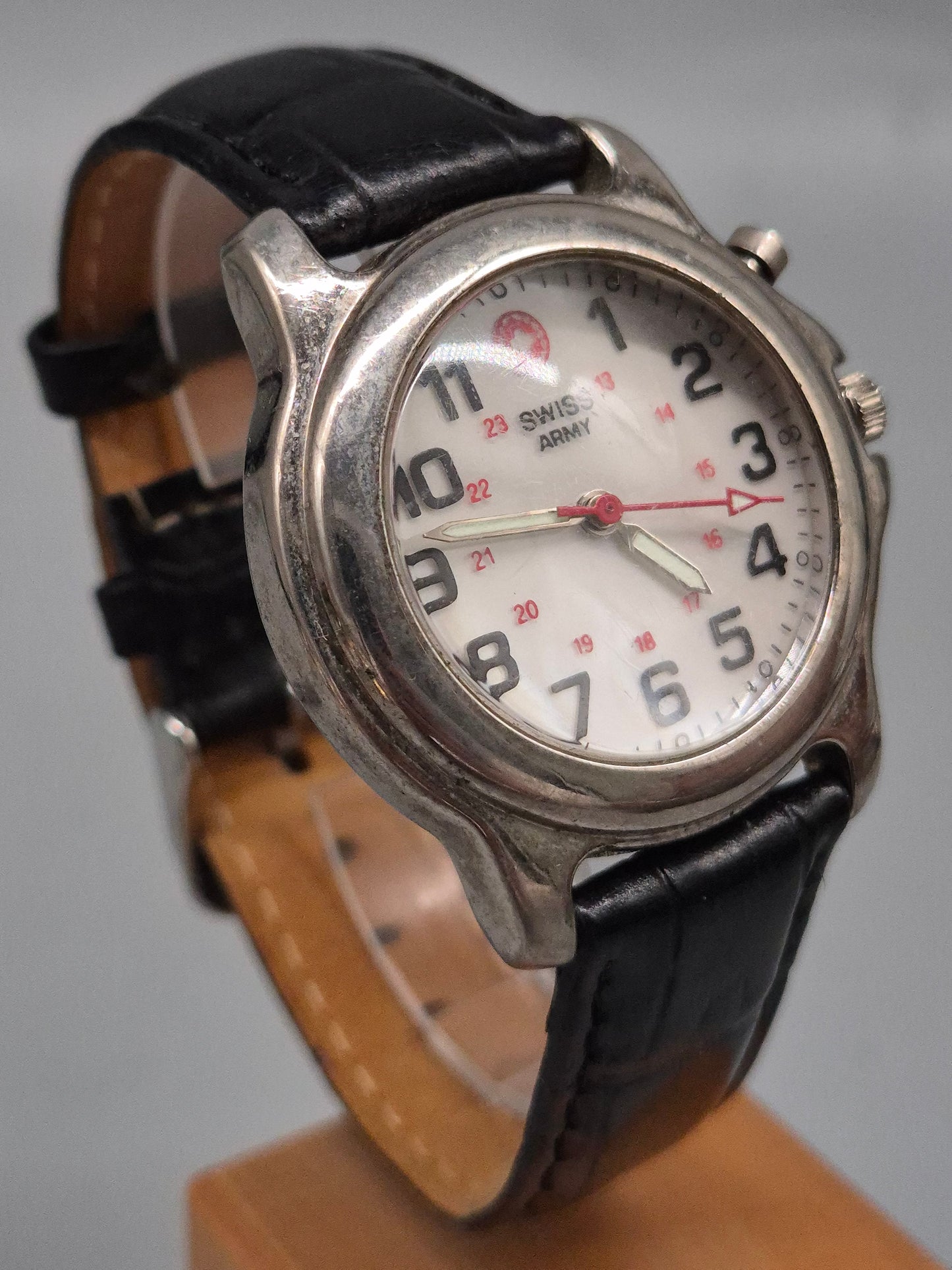 Robuste Swiss Army Quarz Herren Uhr – Militärischer Klassiker