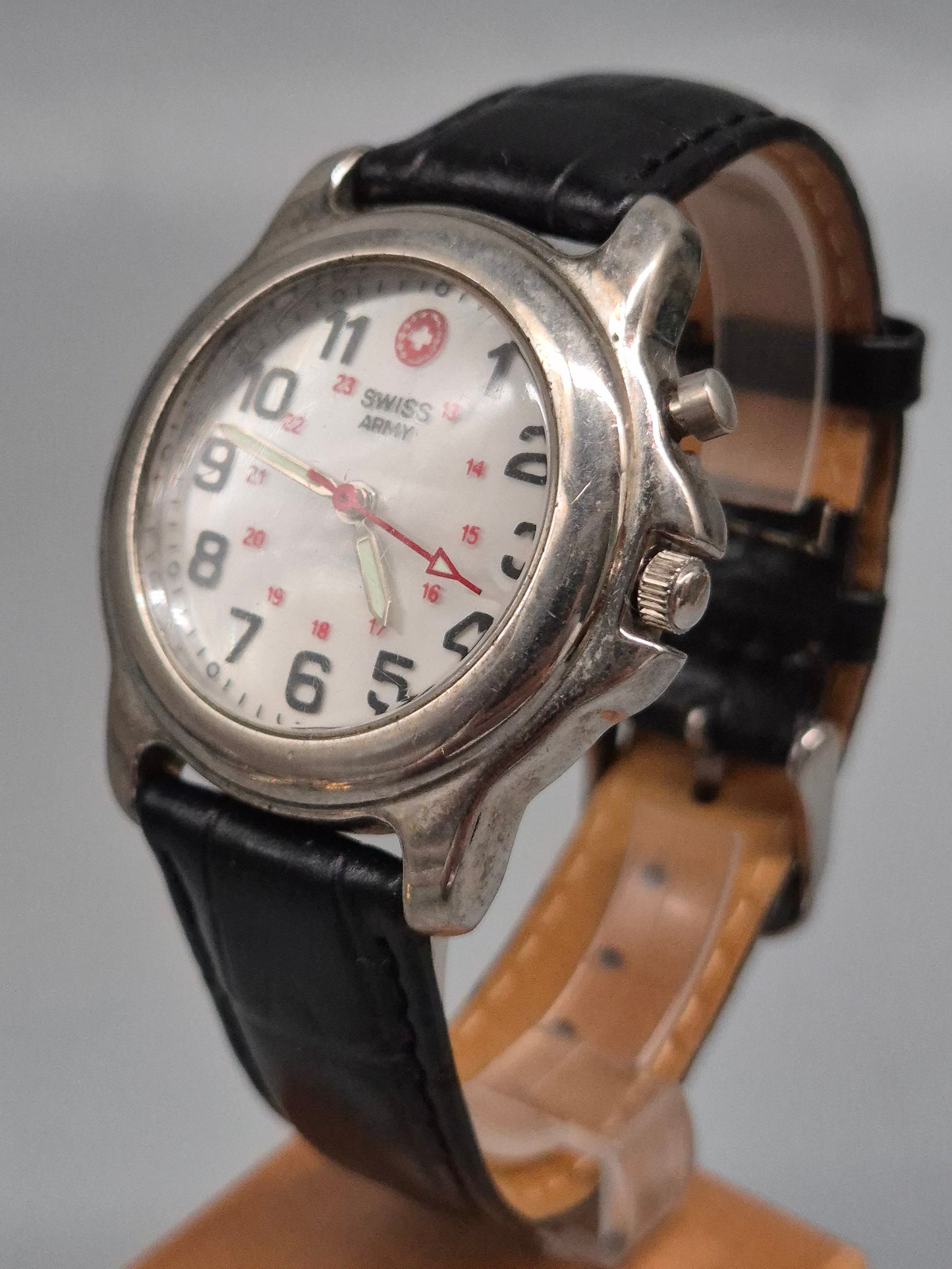 Robuste Swiss Army Quarz Herren Uhr – Militärischer Klassiker