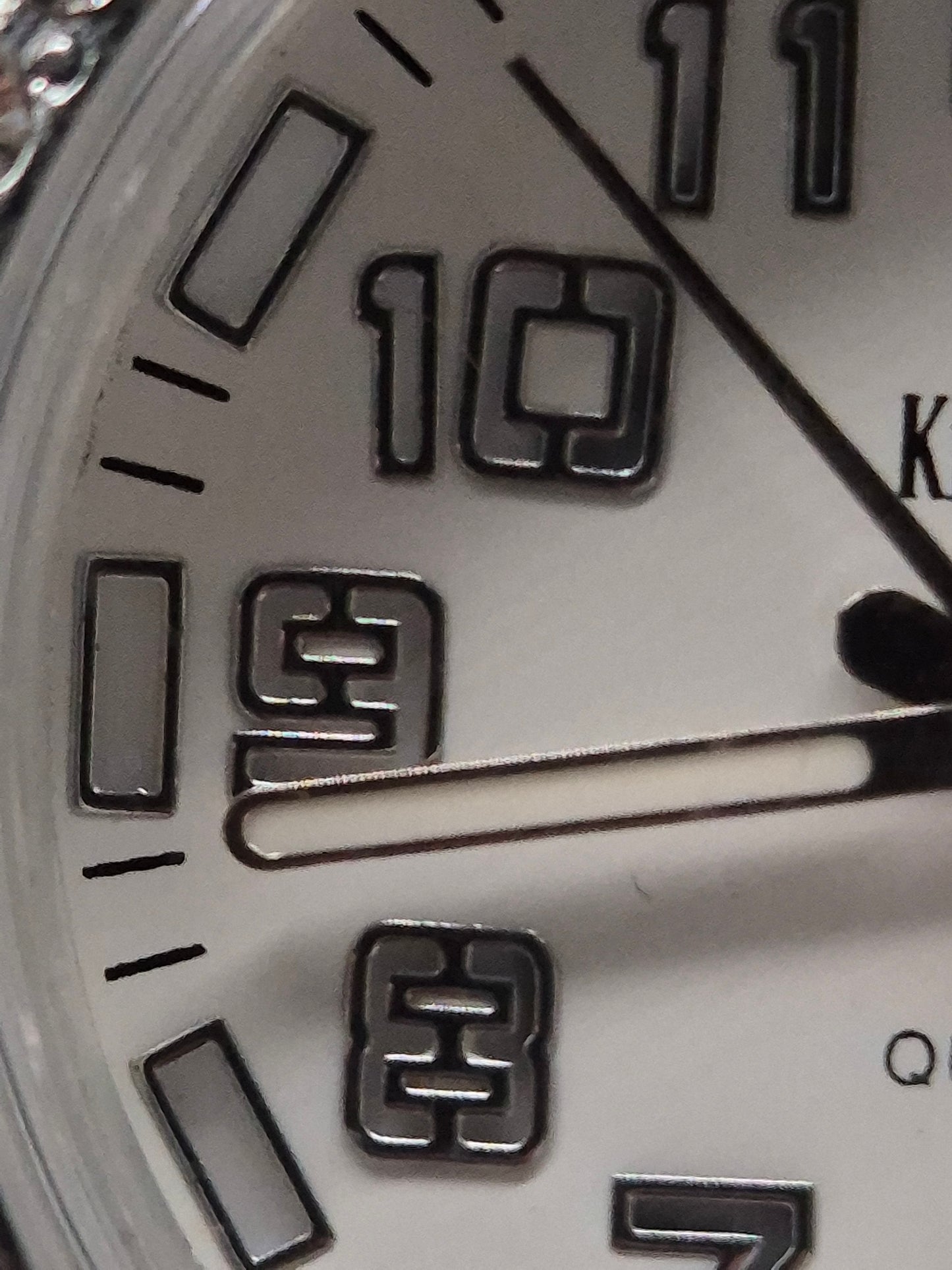 KingStar Damen Uhr – Glitzer-Look mit weißem Silikonarmband