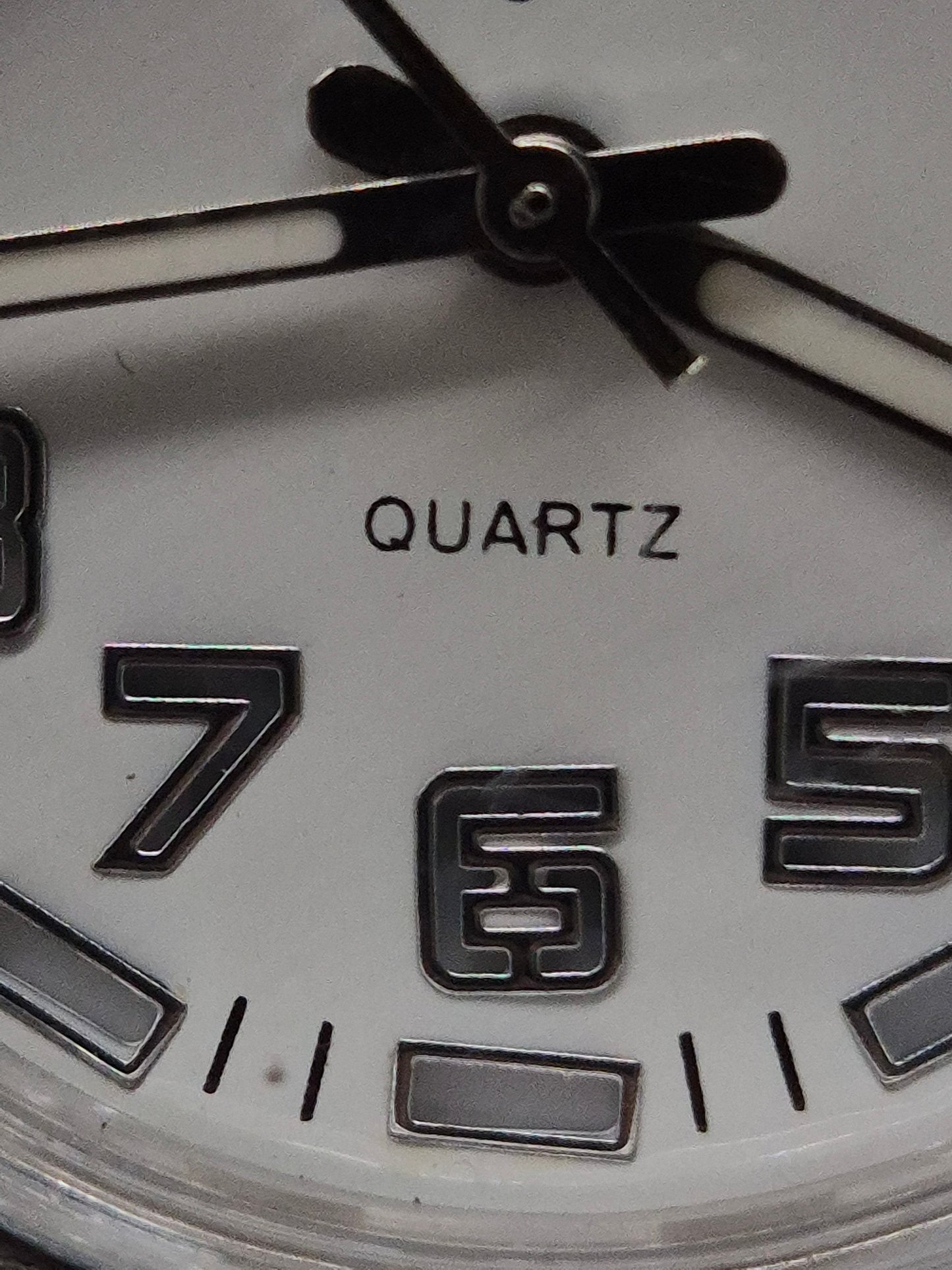 KingStar Damen Uhr – Glitzer-Look mit weißem Silikonarmband