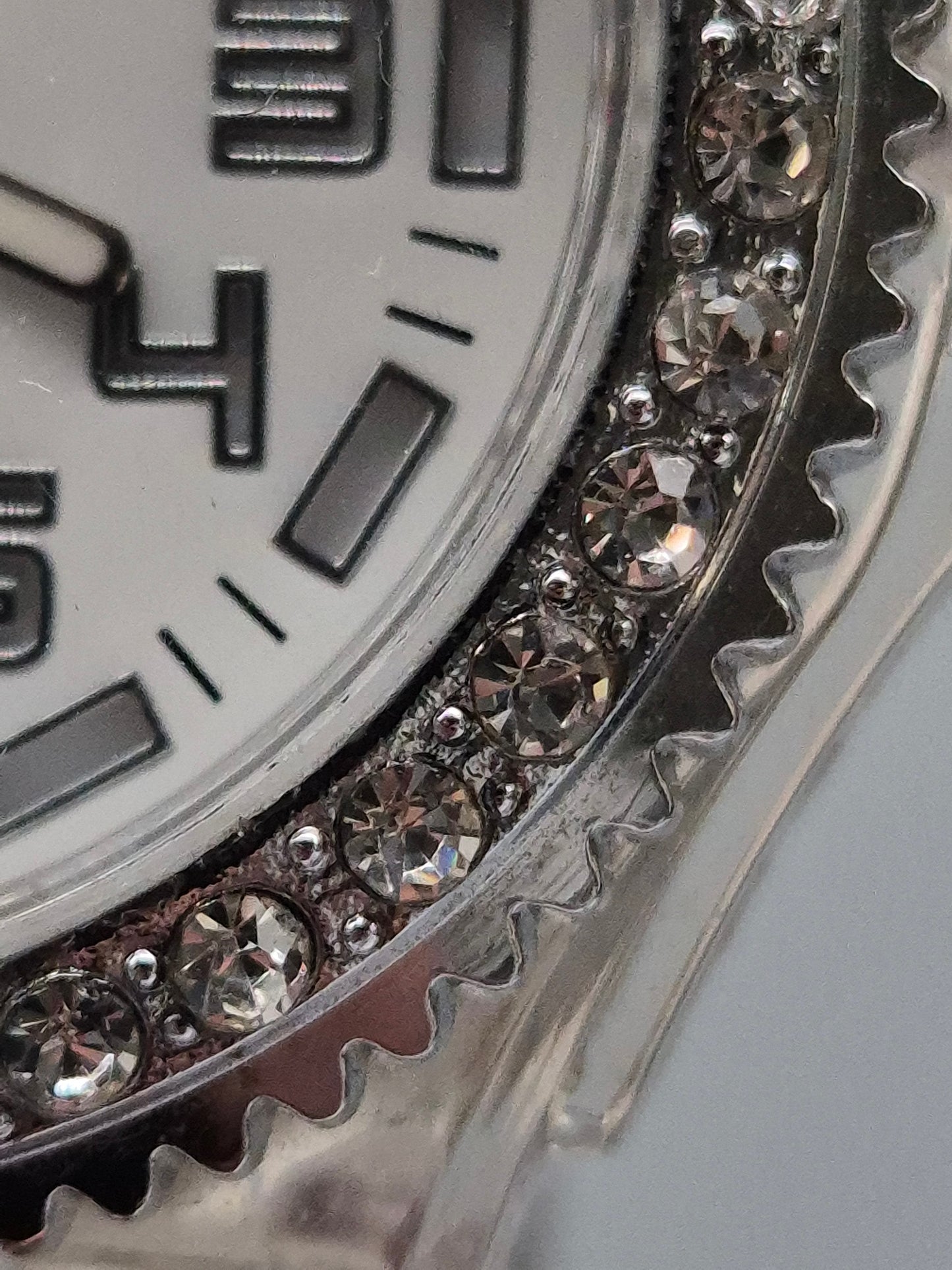 KingStar Damen Uhr – Glitzer-Look mit weißem Silikonarmband