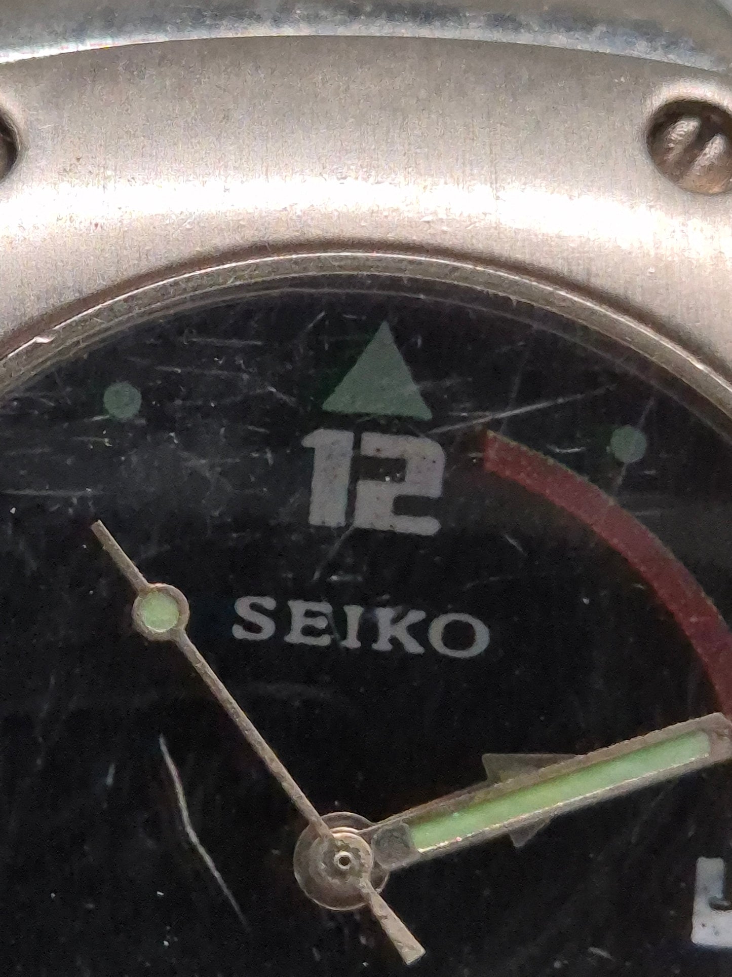 Seiko Kinetic Herren Uhr – Innovative Bewegungstechnologie im markanten Design