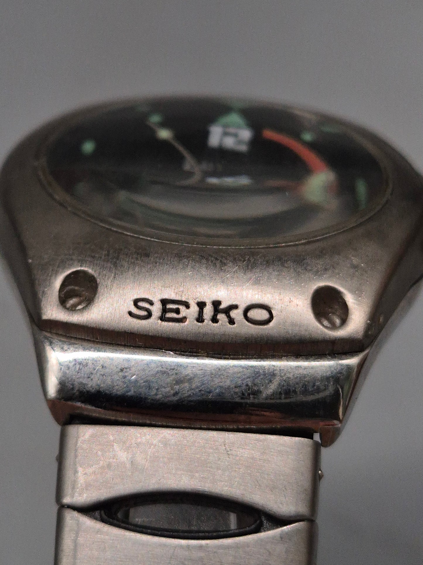 Seiko Kinetic Herren Uhr – Innovative Bewegungstechnologie im markanten Design