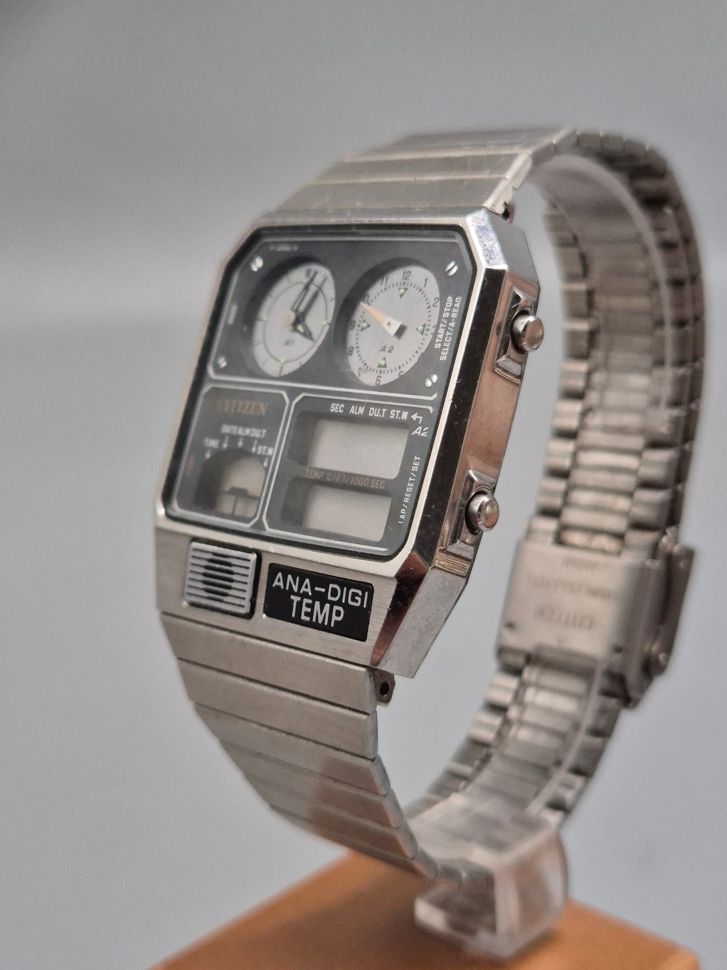 Citizen Ana‑Digi Temp – Retro Chronograph mit Thermometer