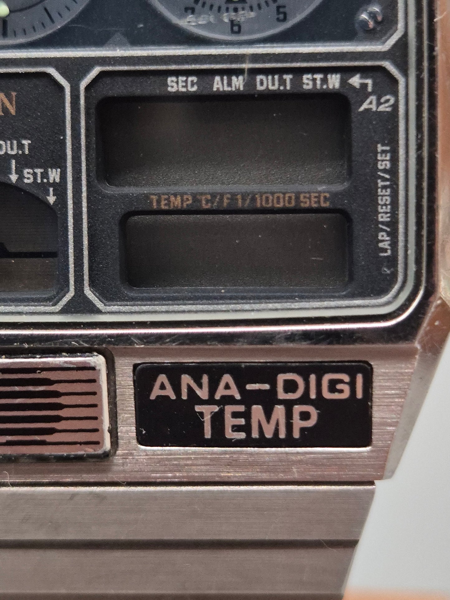 Citizen Ana‑Digi Temp – Retro Chronograph mit Thermometer