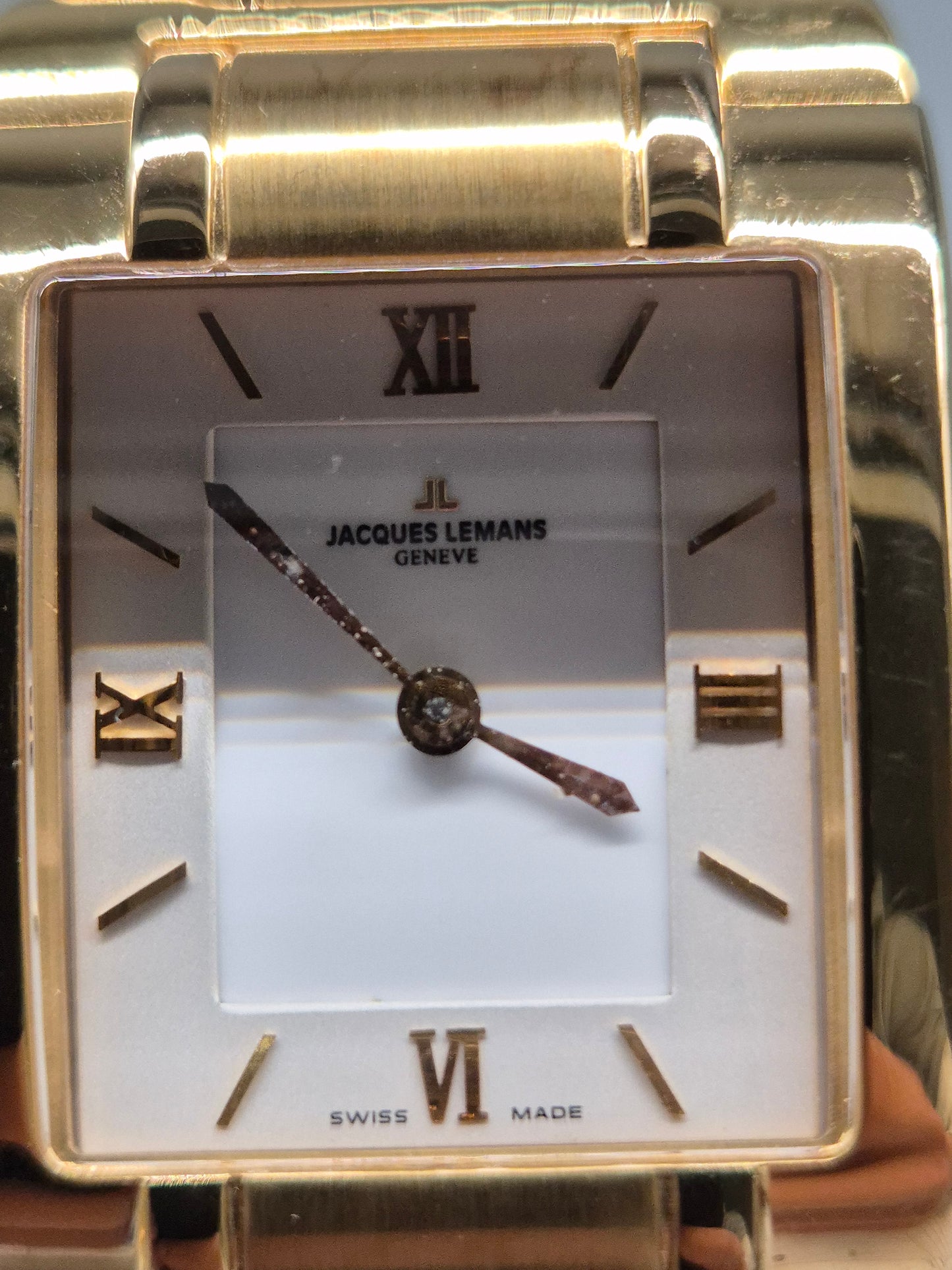 Jacques Lemans Geneve Damen Uhr – Quadratischer Gold‑Look mit Saphirglas