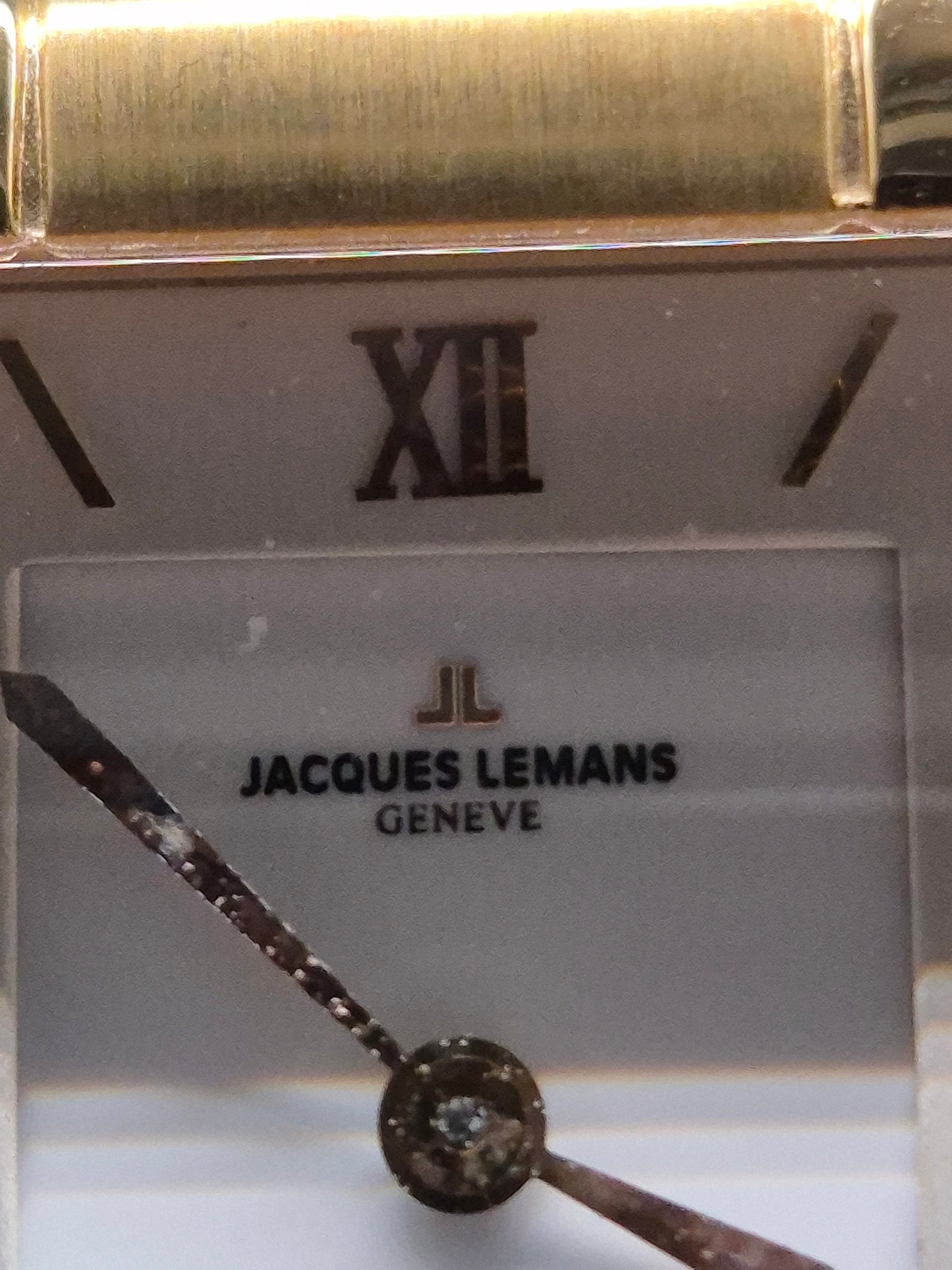 Jacques Lemans Geneve Damen Uhr – Quadratischer Gold‑Look mit Saphirglas