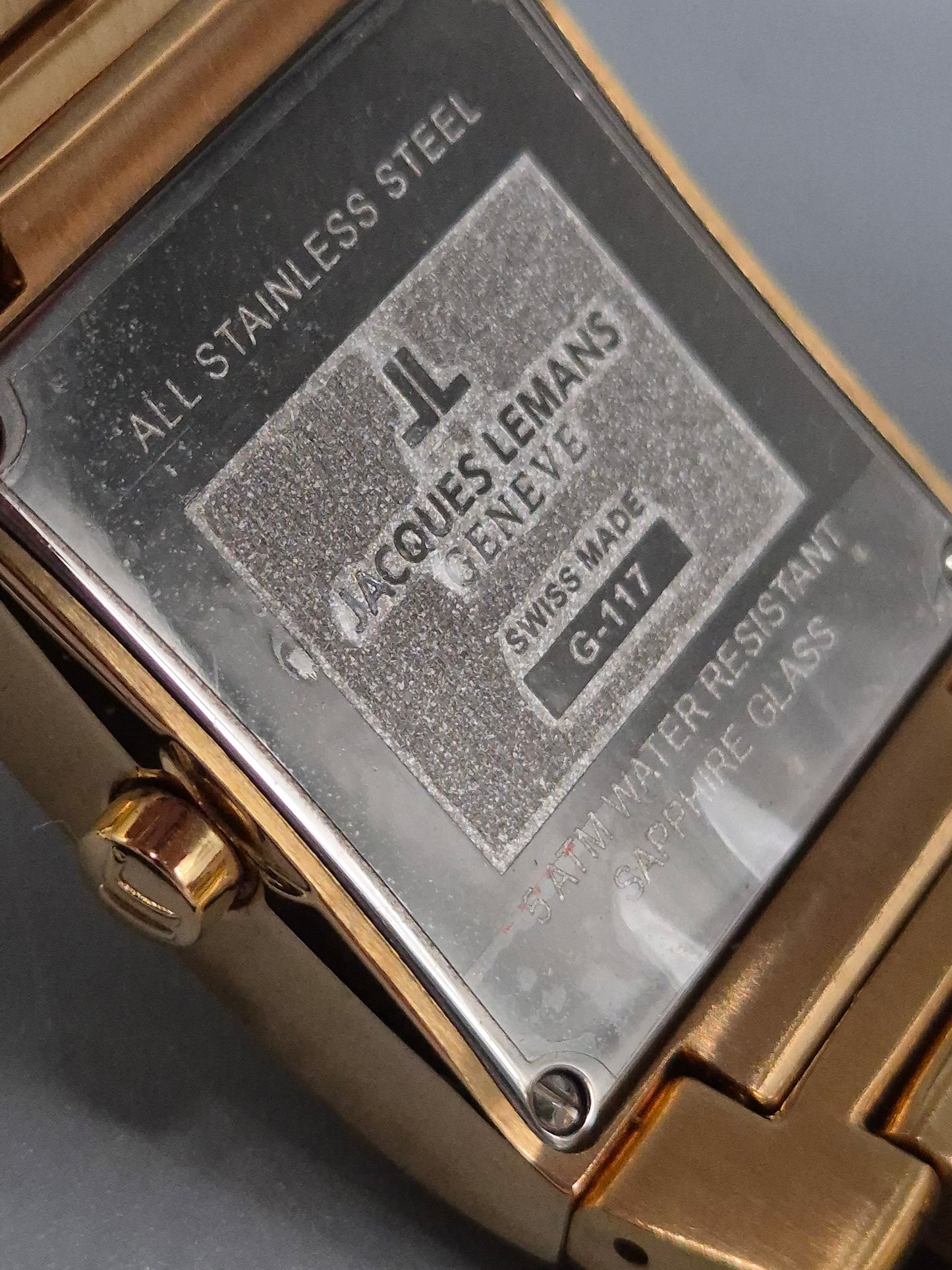 Jacques Lemans Geneve Damen Uhr – Quadratischer Gold‑Look mit Saphirglas